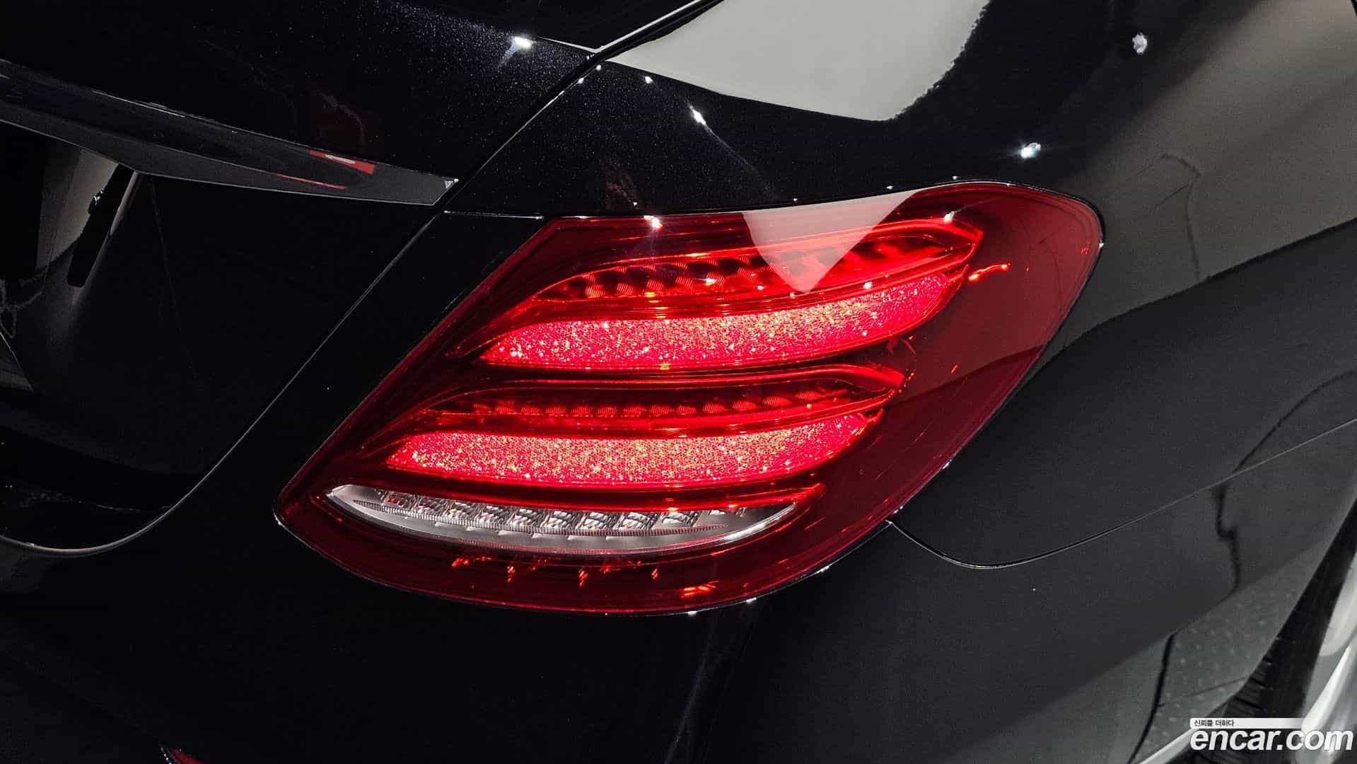 E-Class Mercedes-Benz 2019.9-OUTER-033