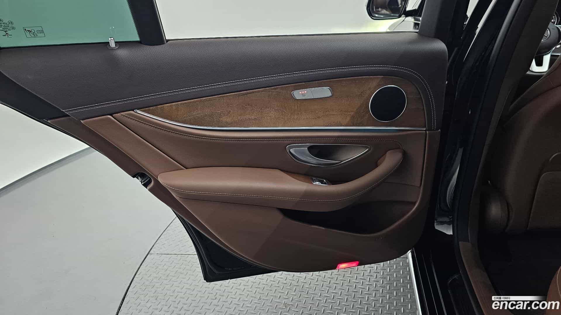 E-Class Mercedes-Benz 2019.9-INNER-035