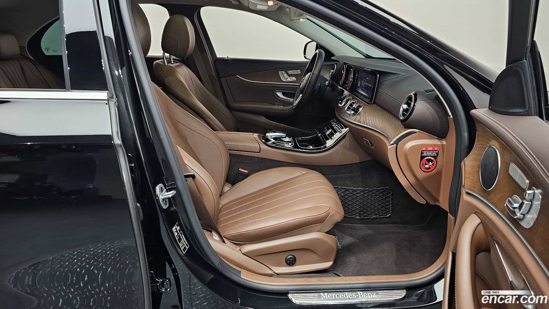 E-Class Mercedes-Benz 2019.9-INNER-036
