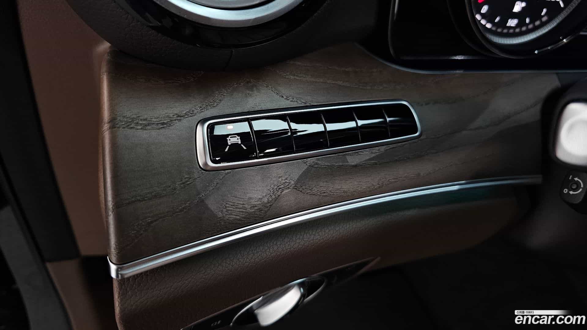 E-Class Mercedes-Benz 2019.9-OPTION-042