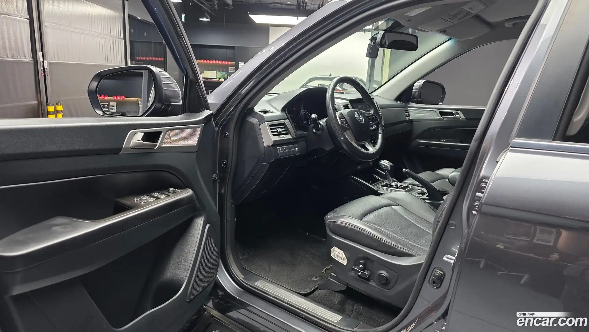 Rexton KG Mobility 2019.5-INNER-010