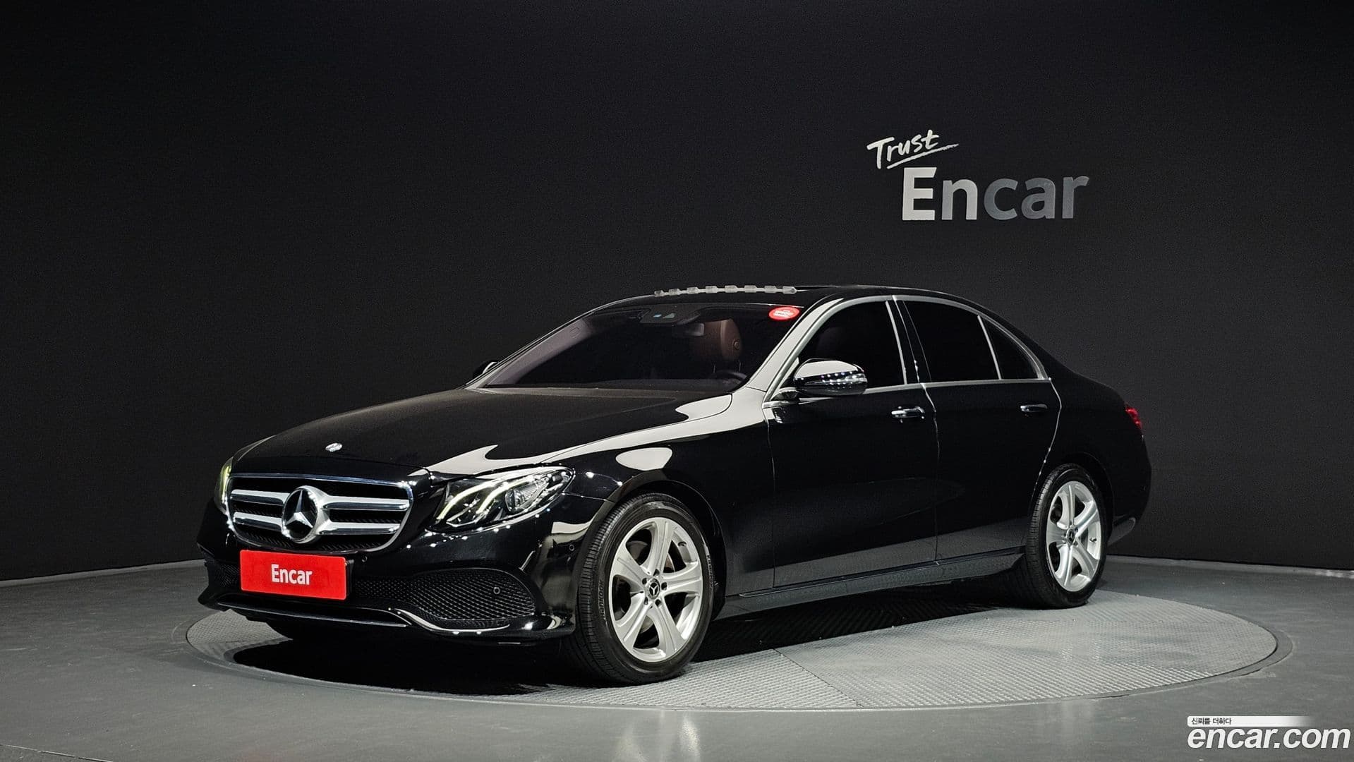 Main__Slider__Photo:E-Class Mercedes-Benz 2017.6-0