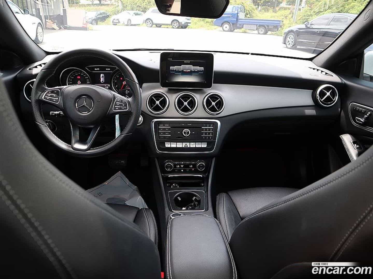 CLA-Class Mercedes-Benz 2017.3-OUTER-005