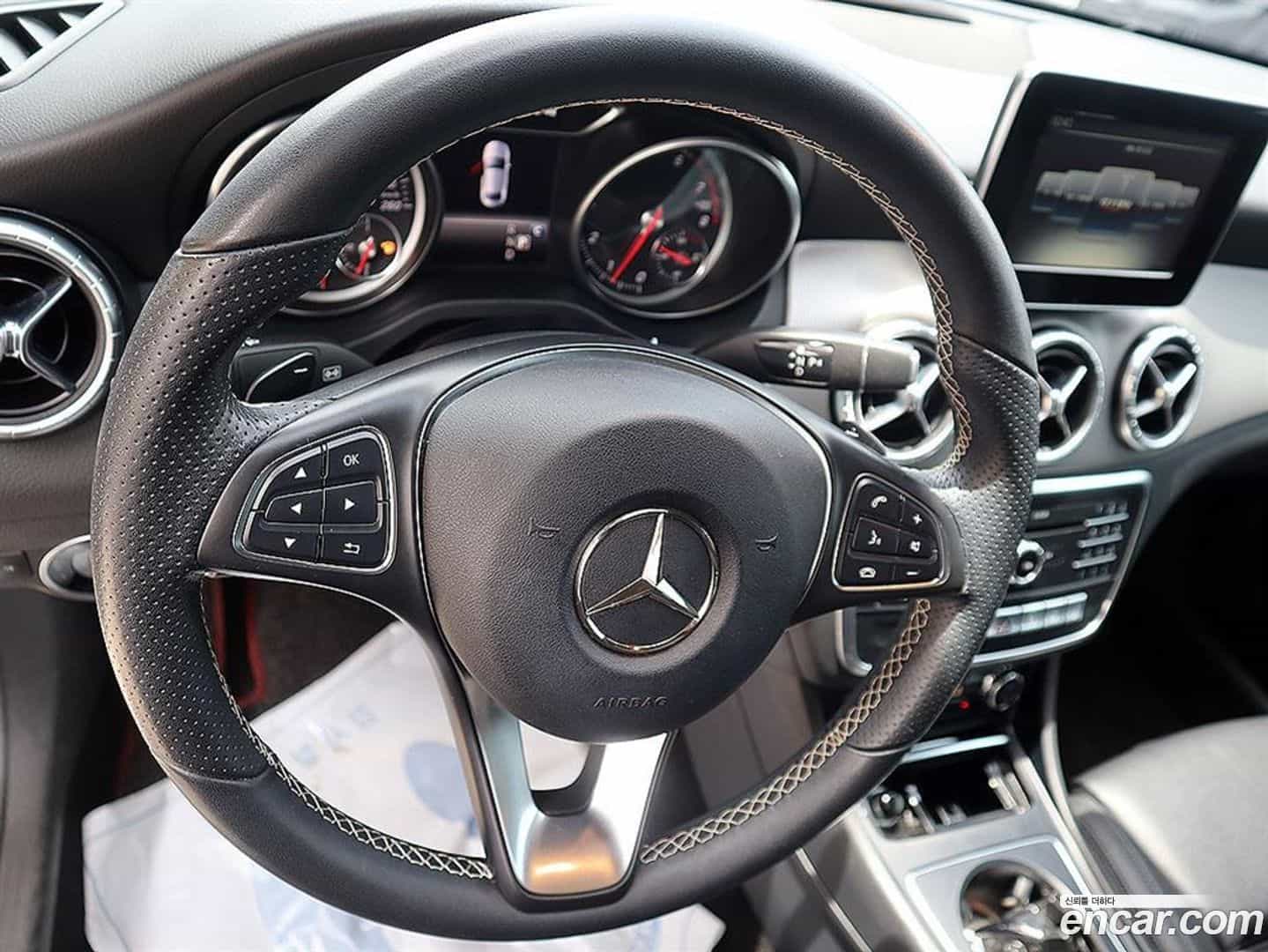 CLA-Class Mercedes-Benz 2017.3-INNER-008