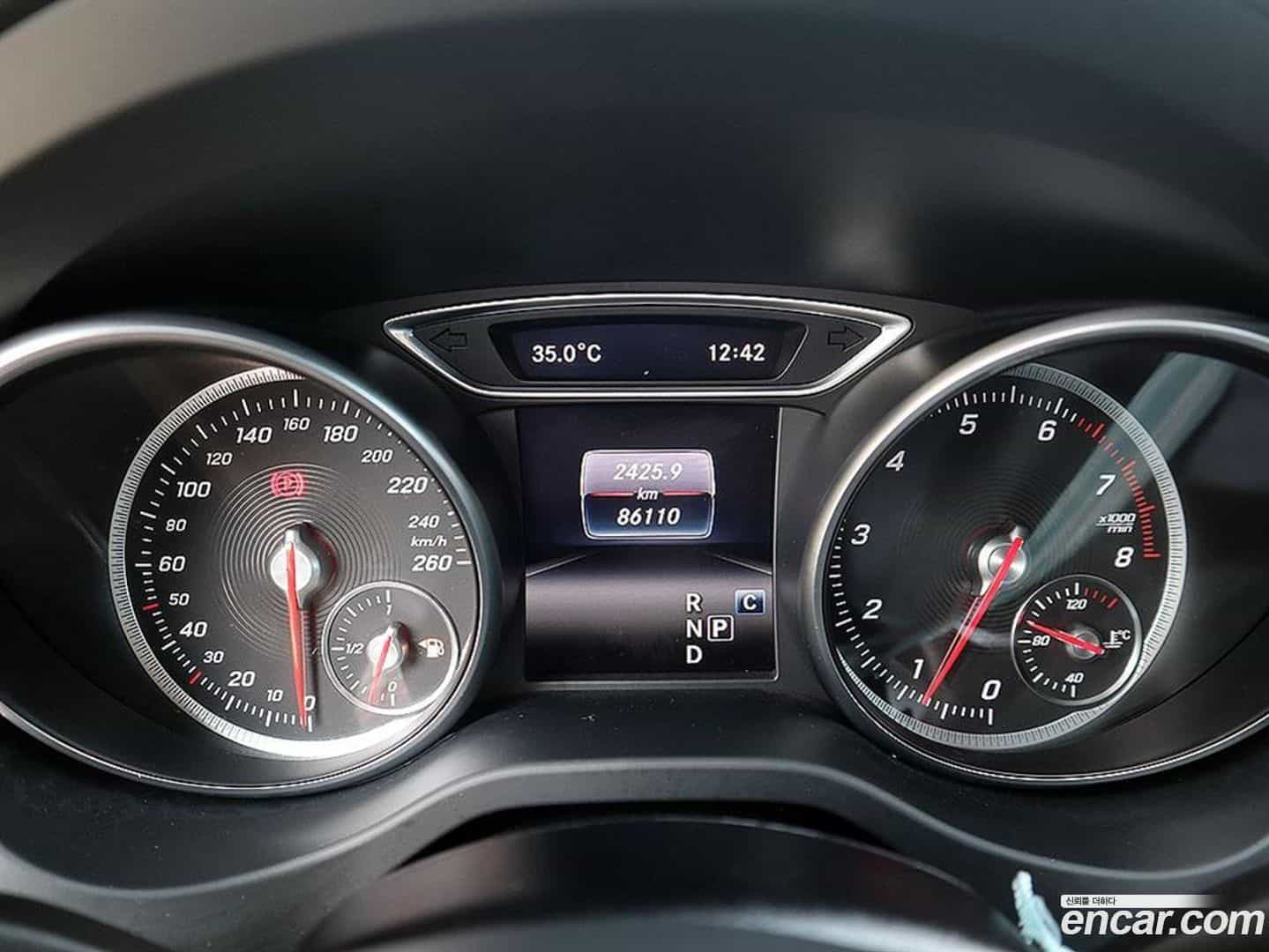 CLA-Class Mercedes-Benz 2017.3-INNER-009