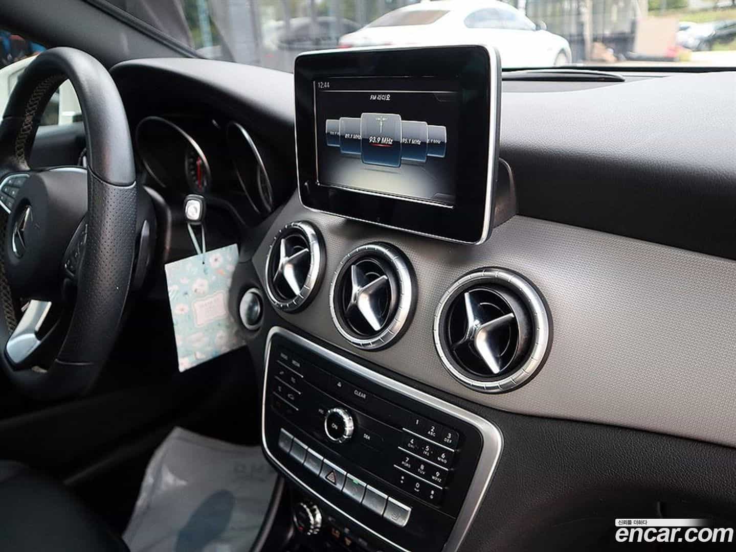 CLA-Class Mercedes-Benz 2017.3-OPTION-015