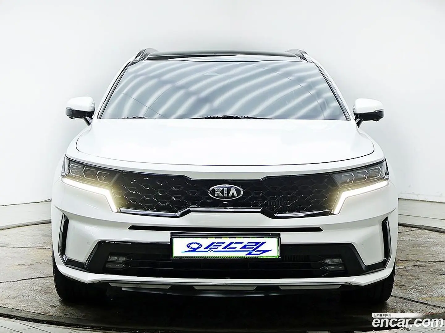 Main__Slider__Photo:Sorento Kia 2021.6-0