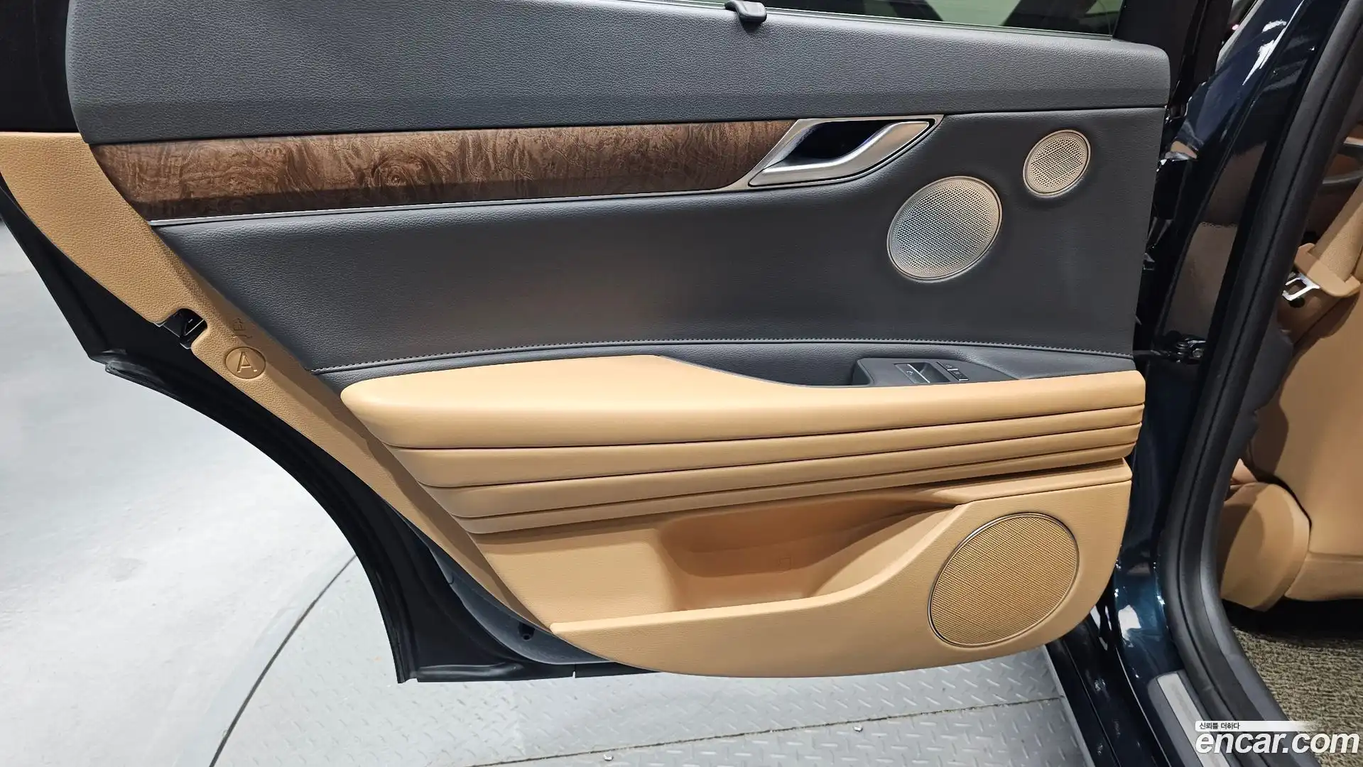G80 Genesis 2023.8-INNER-035