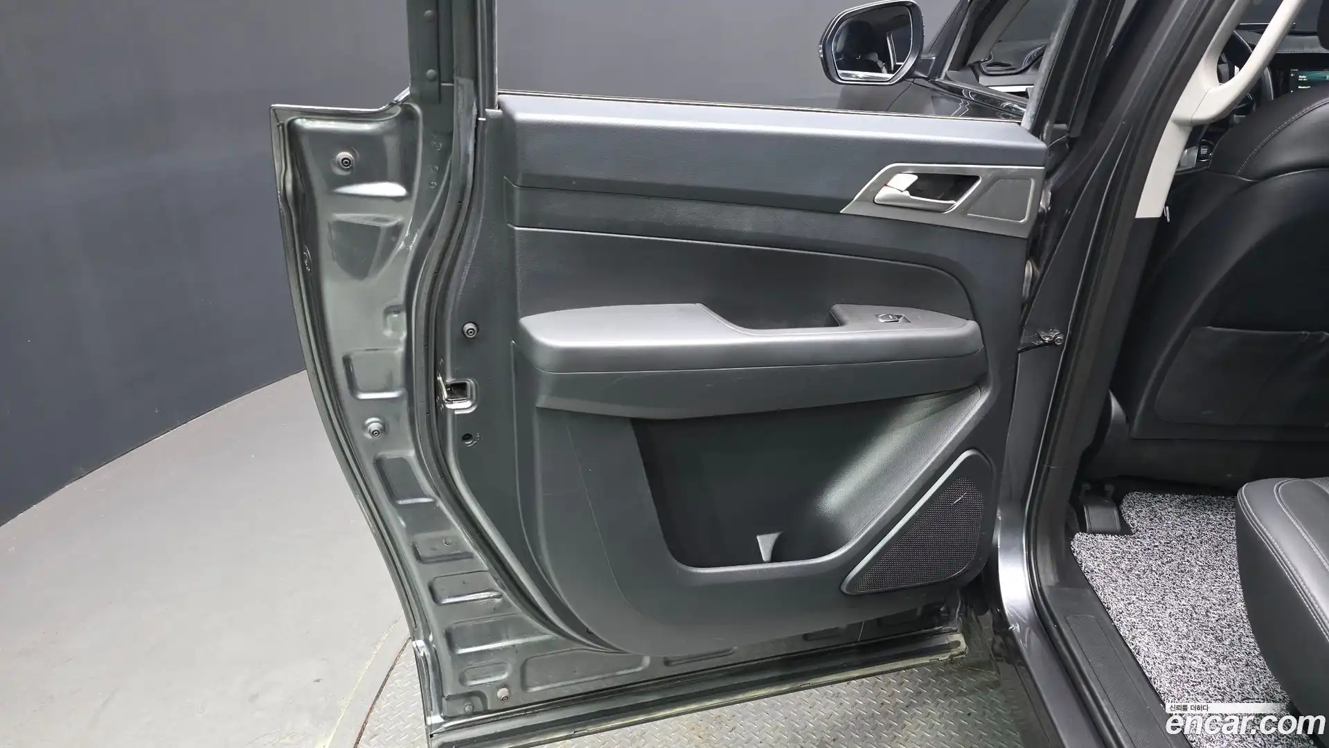 Rexton KG Mobility 2019.1-INNER-035