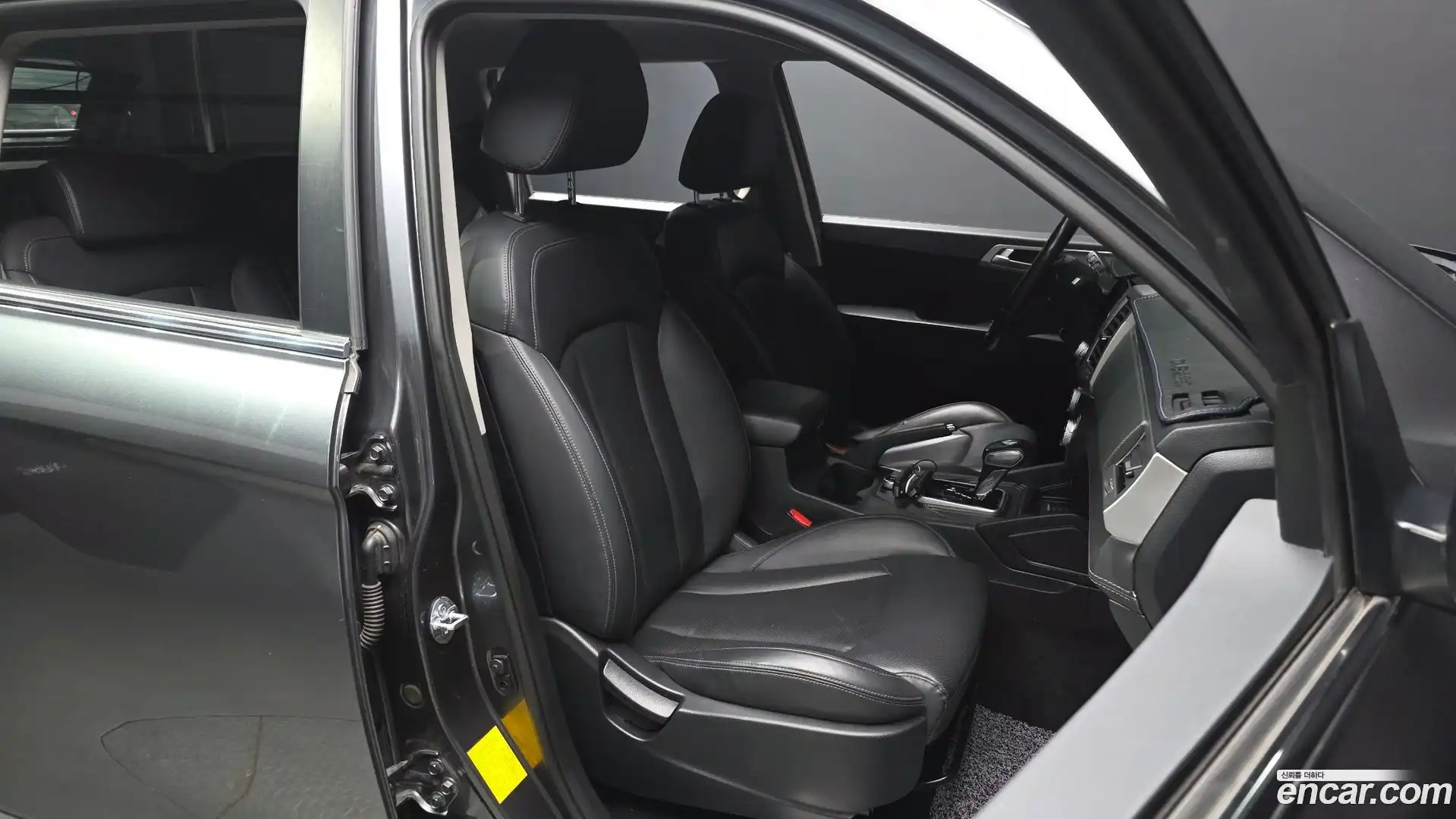 Rexton KG Mobility 2019.1-INNER-036