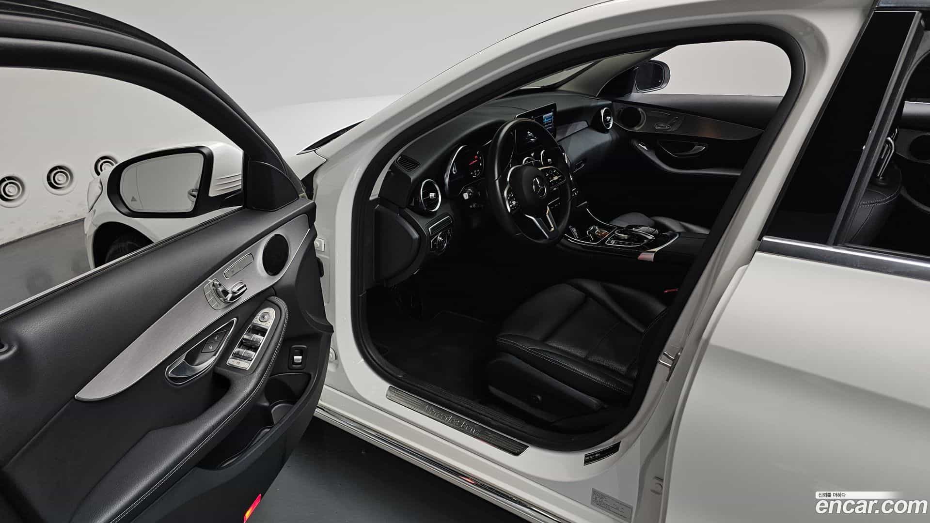 C-Class Mercedes-Benz 2020.0-INNER-010
