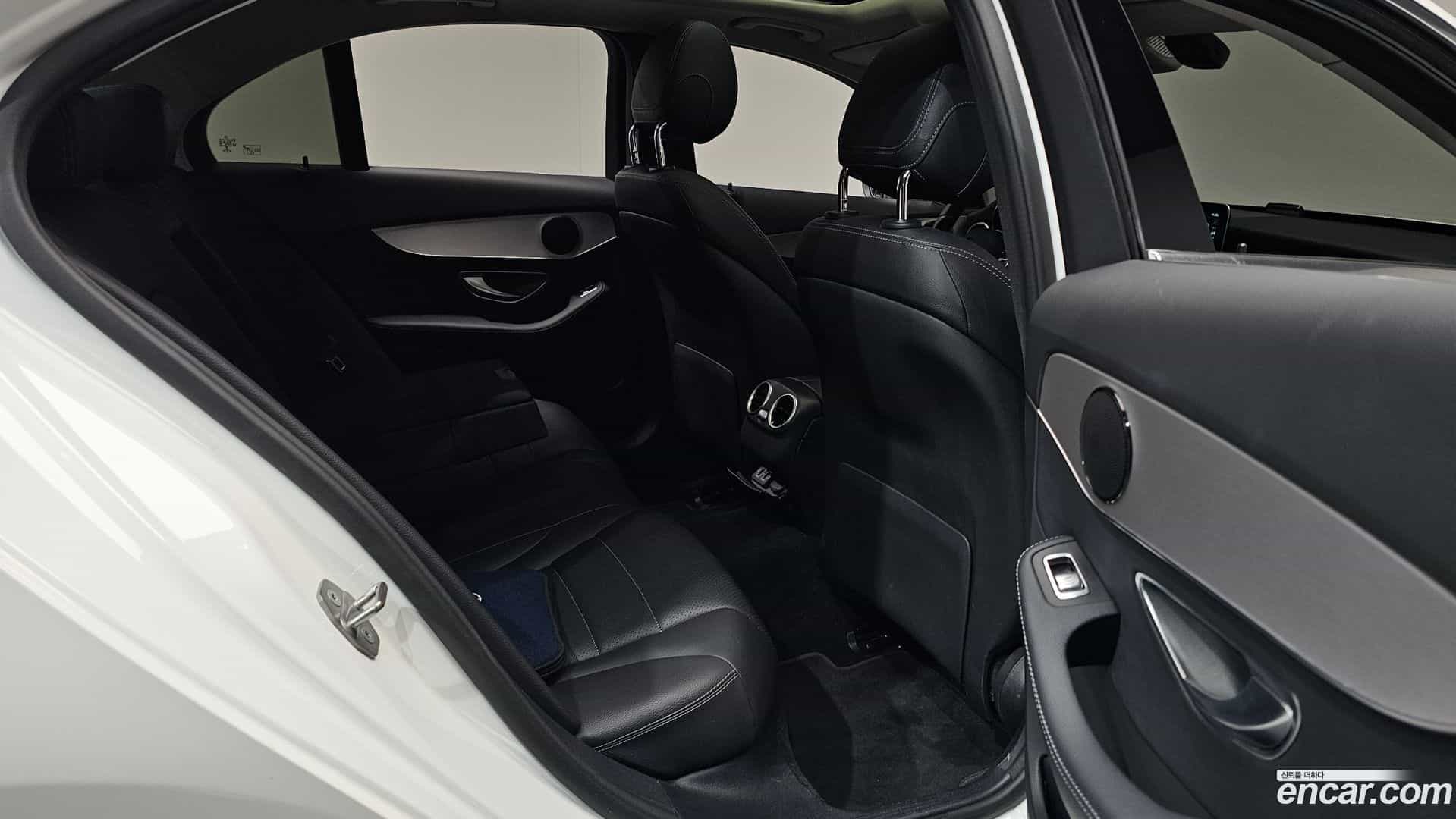C-Class Mercedes-Benz 2020.0-OPTION-015