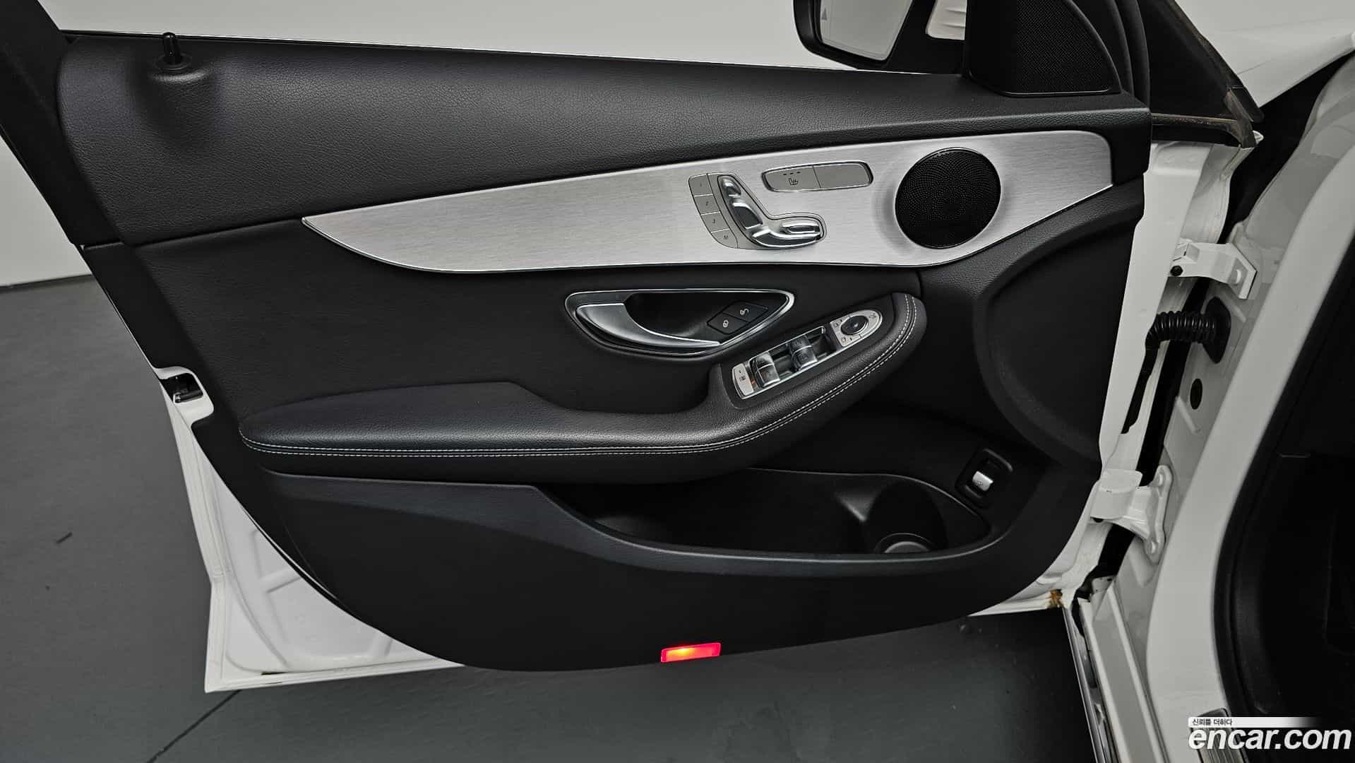 C-Class Mercedes-Benz 2020.0-INNER-034
