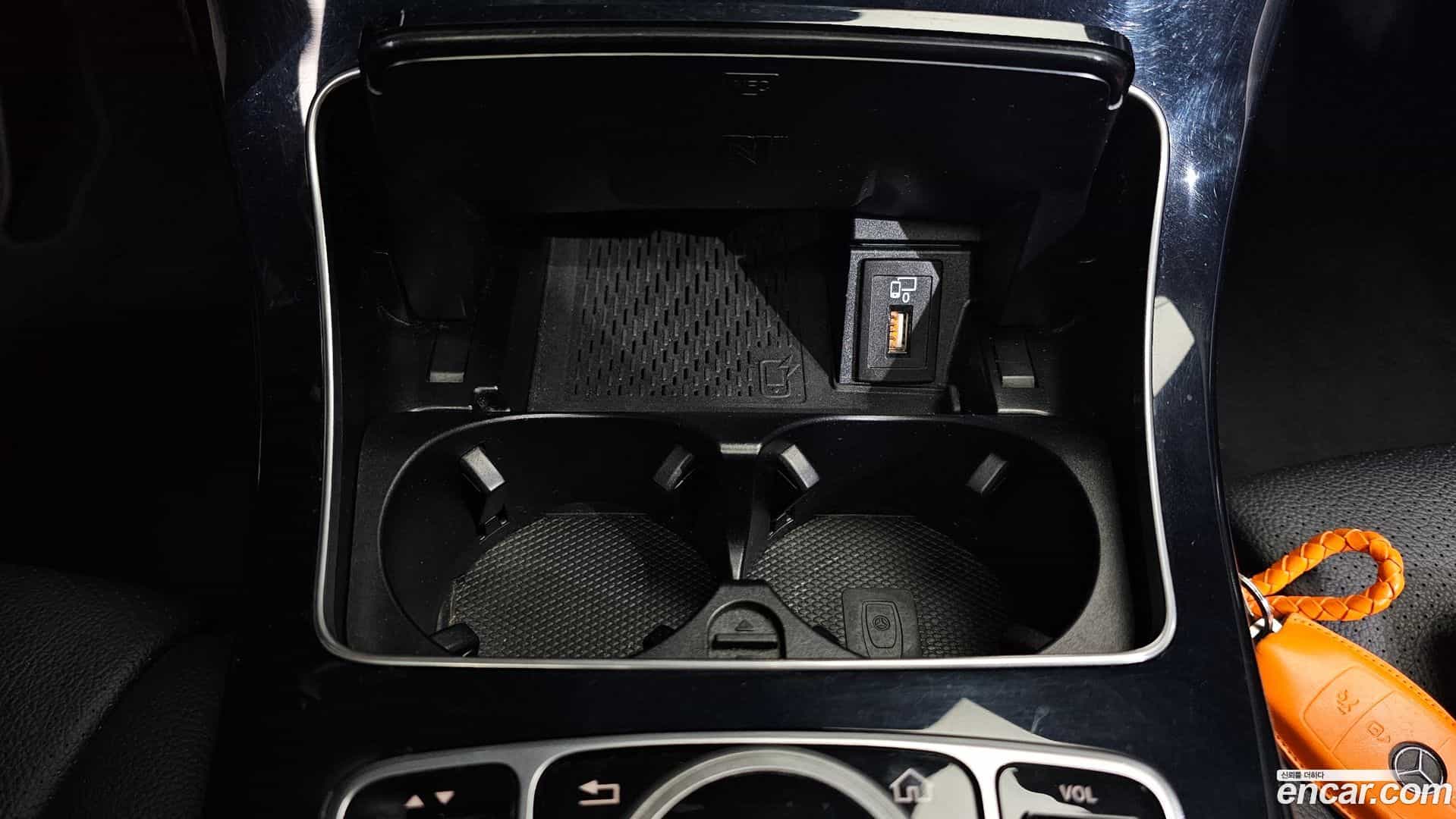 C-Class Mercedes-Benz 2020.0-OPTION-041