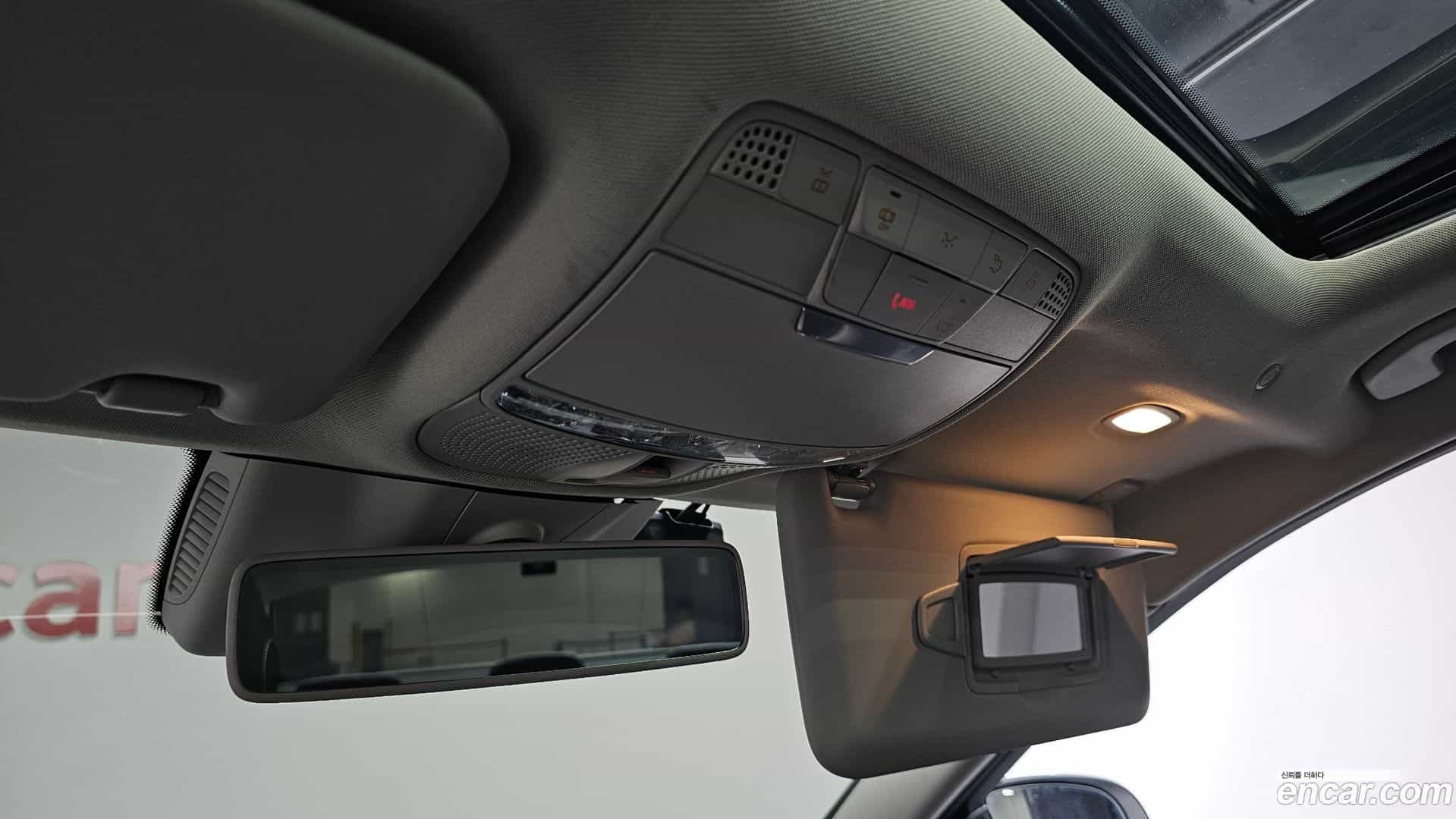 C-Class Mercedes-Benz 2020.0-OPTION-043