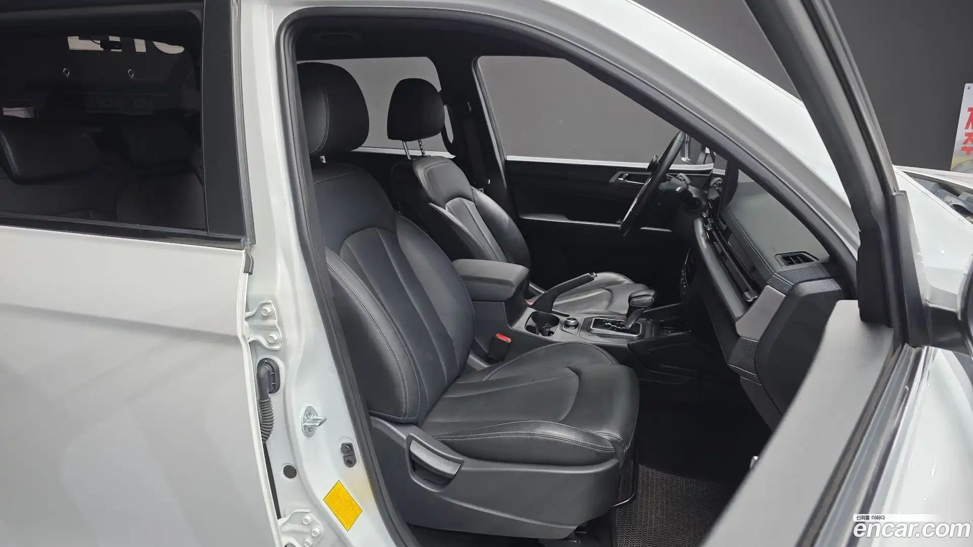Rexton KG Mobility 2023.6-INNER-036