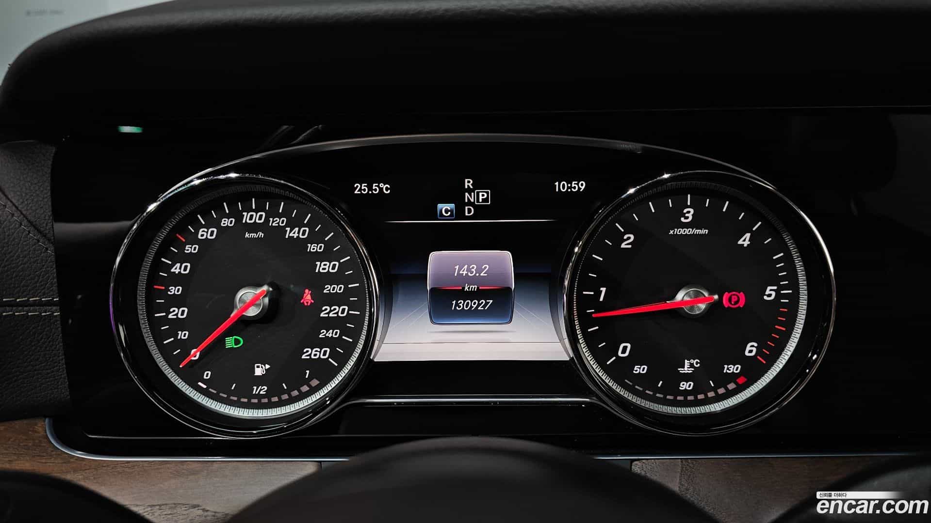 E-Class Mercedes-Benz 2016.10-INNER-008