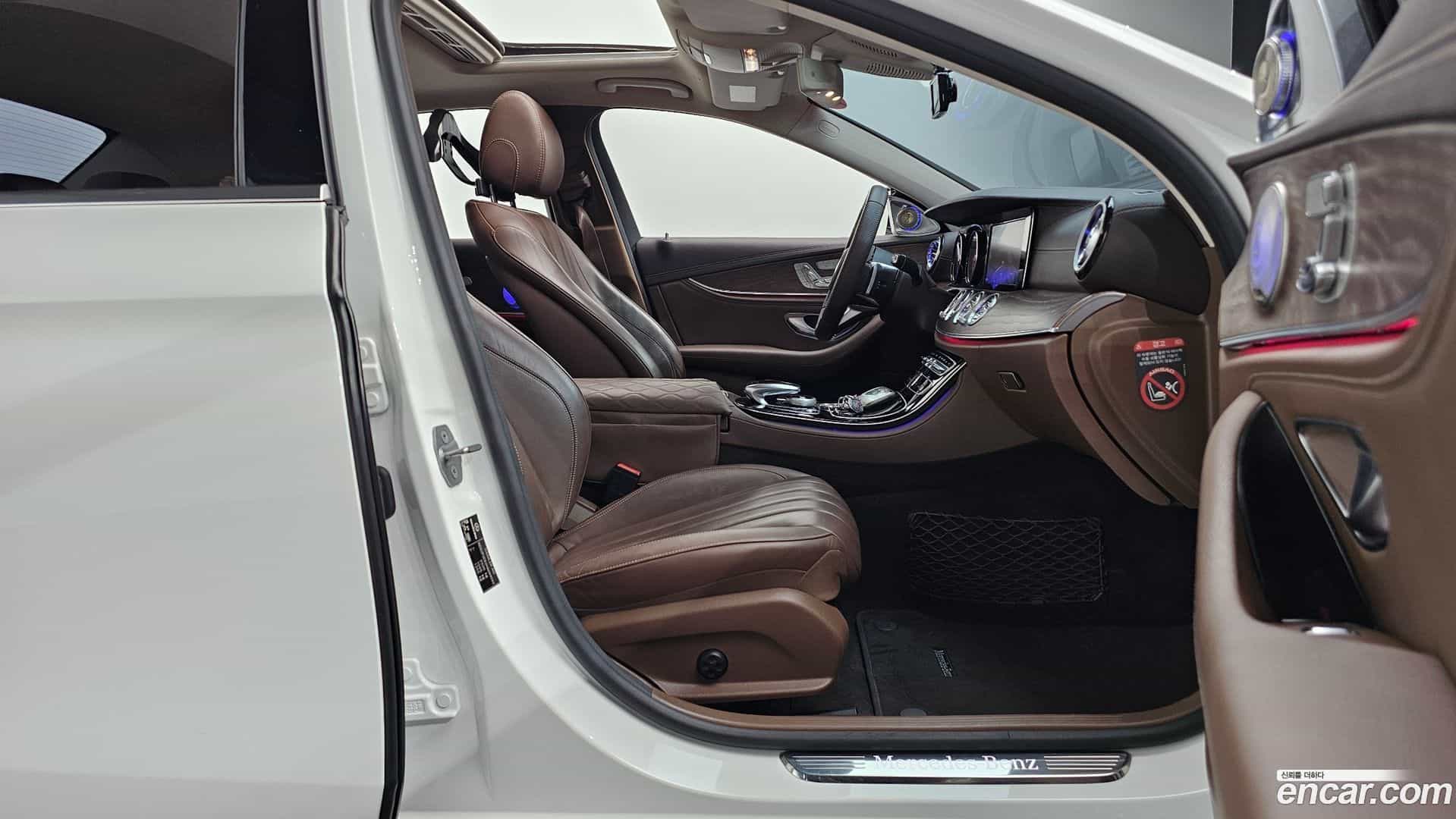 E-Class Mercedes-Benz 2016.10-OPTION-015