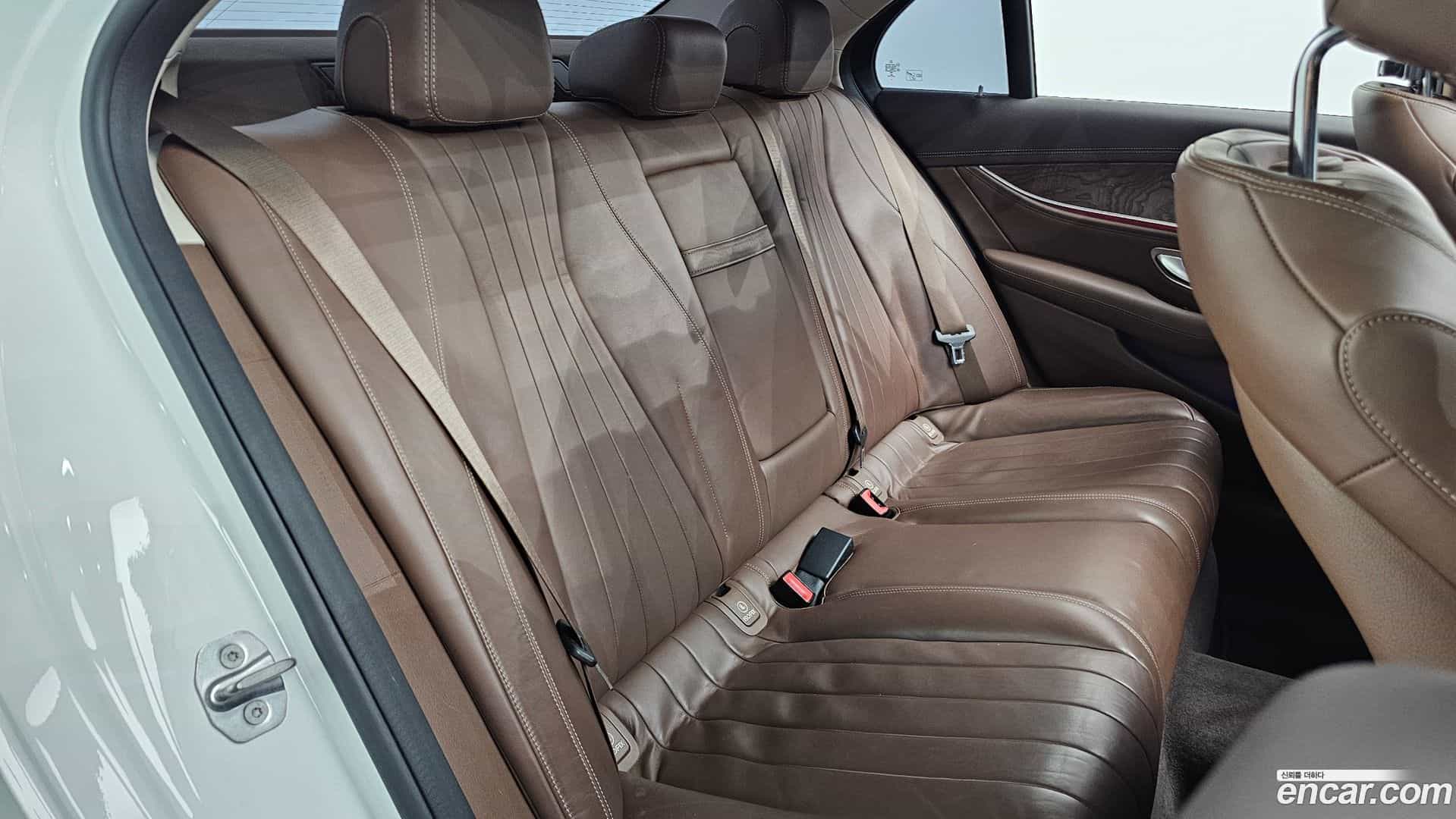 E-Class Mercedes-Benz 2016.10-OPTION-016