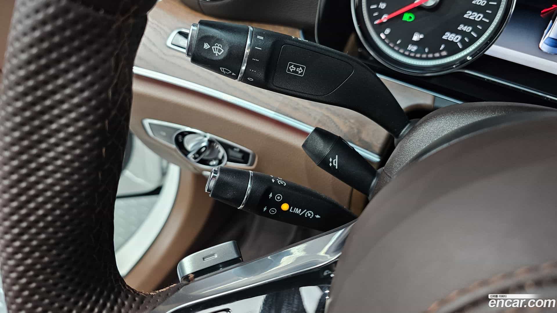 E-Class Mercedes-Benz 2016.10-OPTION-020
