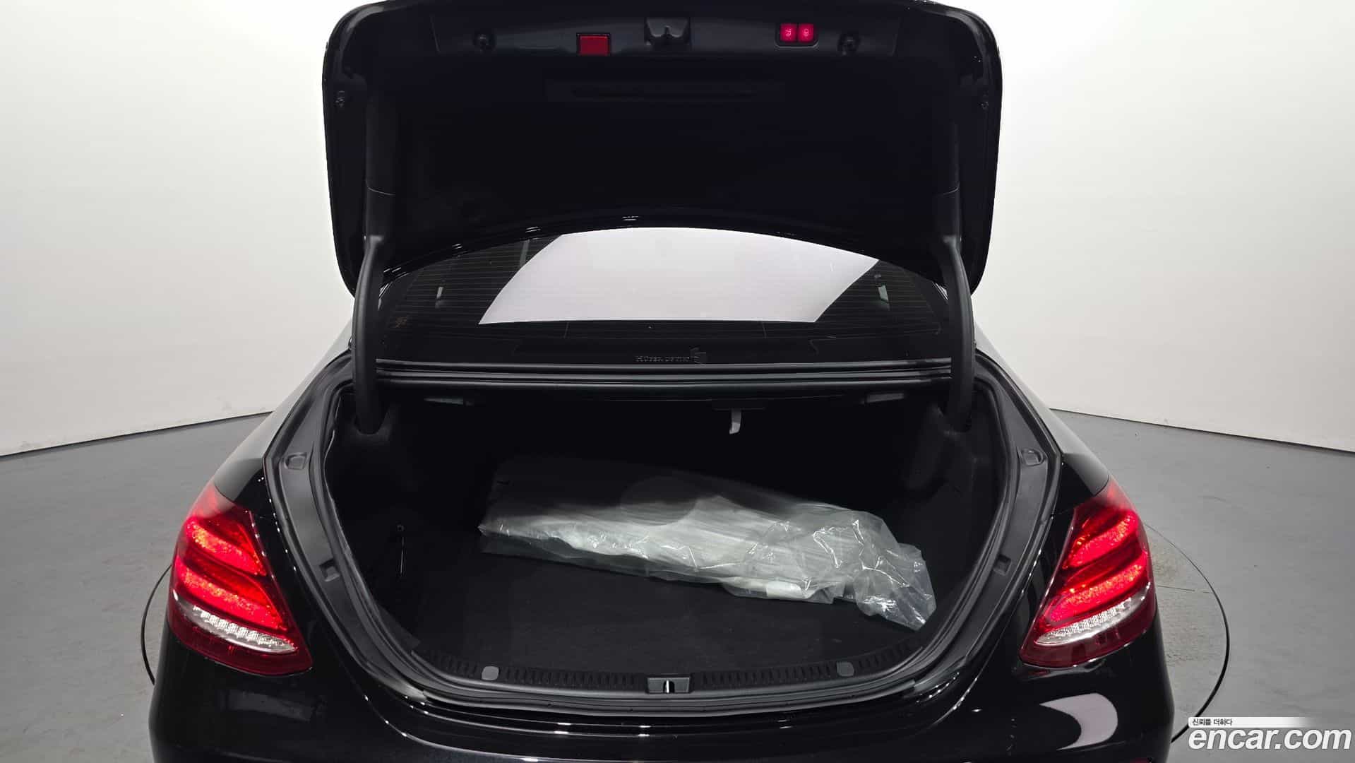 E-Class Mercedes-Benz 2020.5-OPTION-024