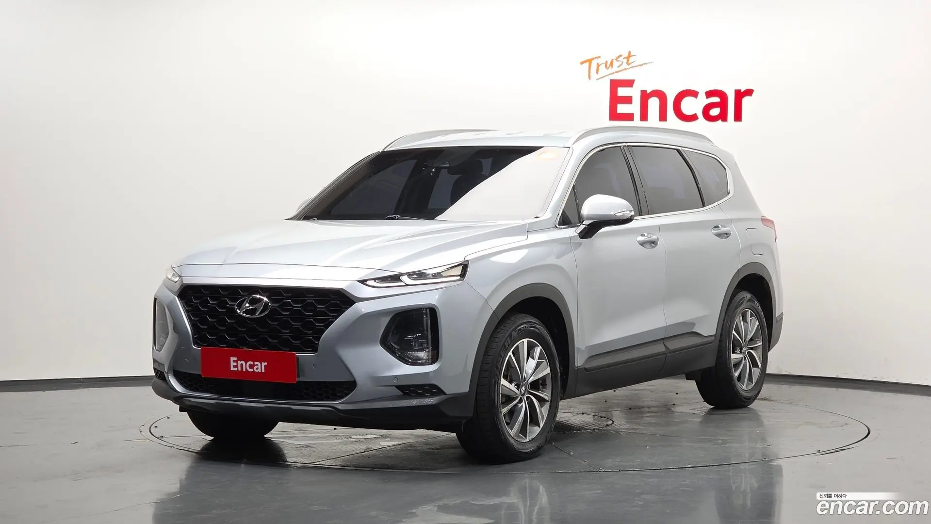 Main__Slider__Photo:Santafe Hyundai 2018.3-0