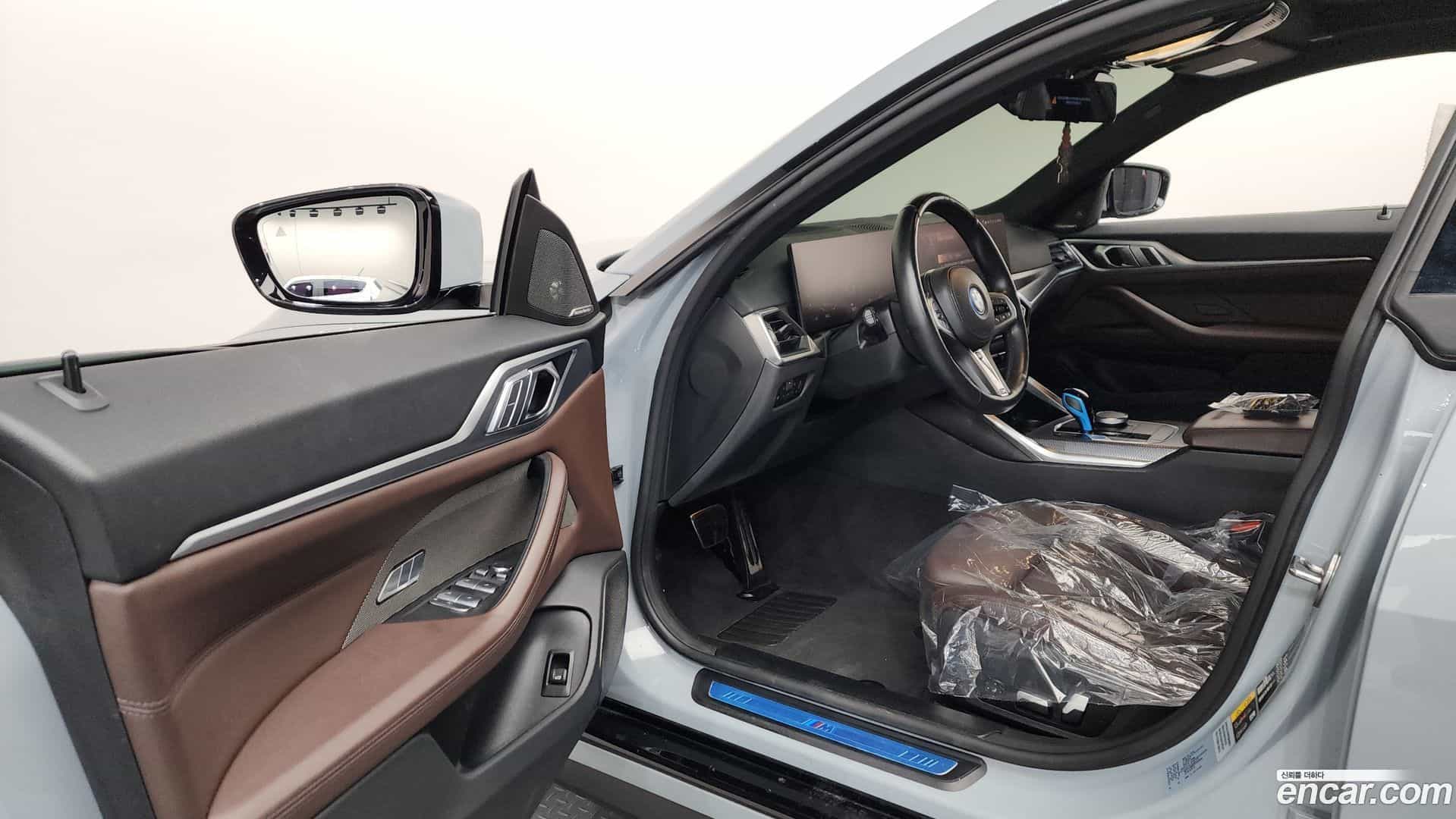 i4 BMW 2022.10-INNER-010