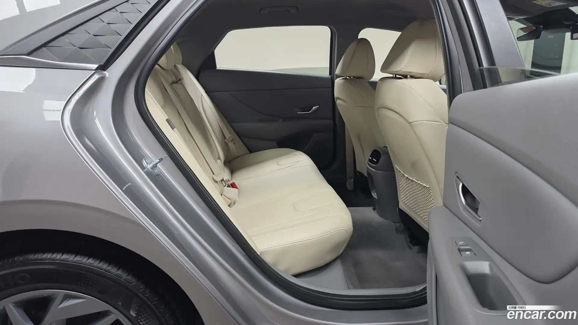 AVANTE Hyundai 2023.10-OPTION-015
