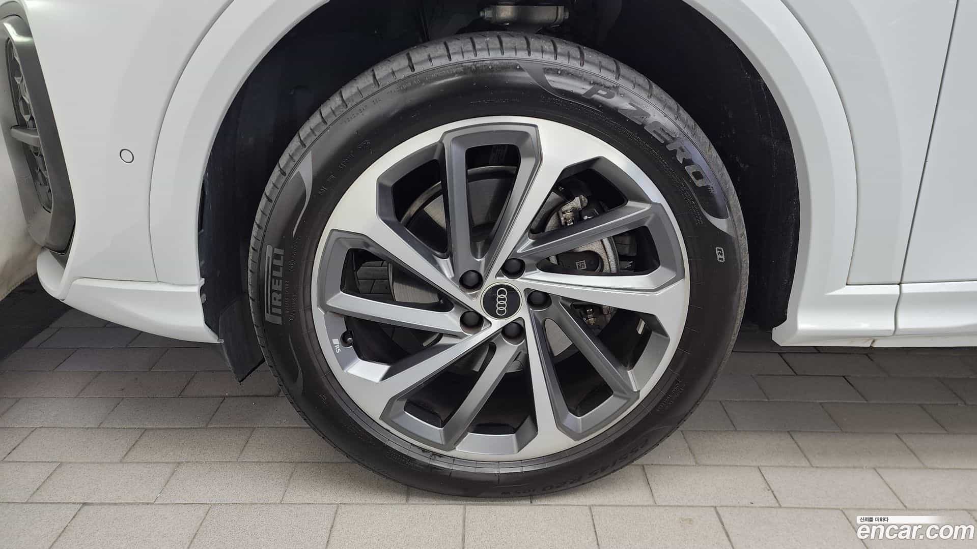 Q5 Audi 2025.10-OUTER-005