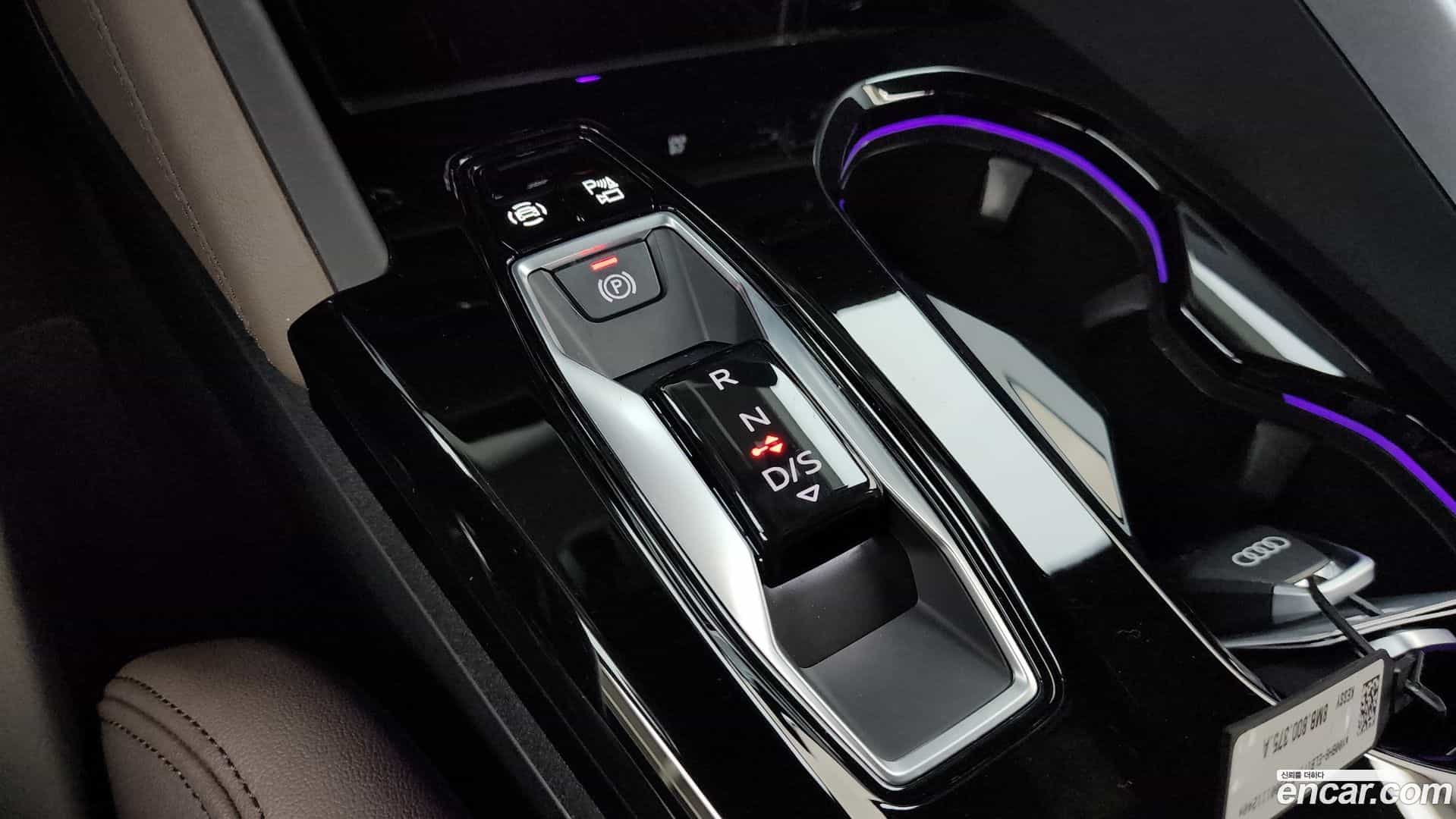 Q5 Audi 2025.10-INNER-009