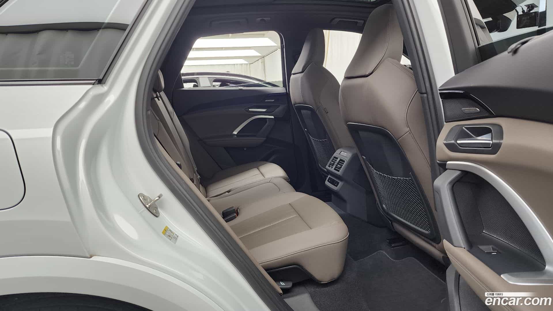 Q5 Audi 2025.10-OPTION-016
