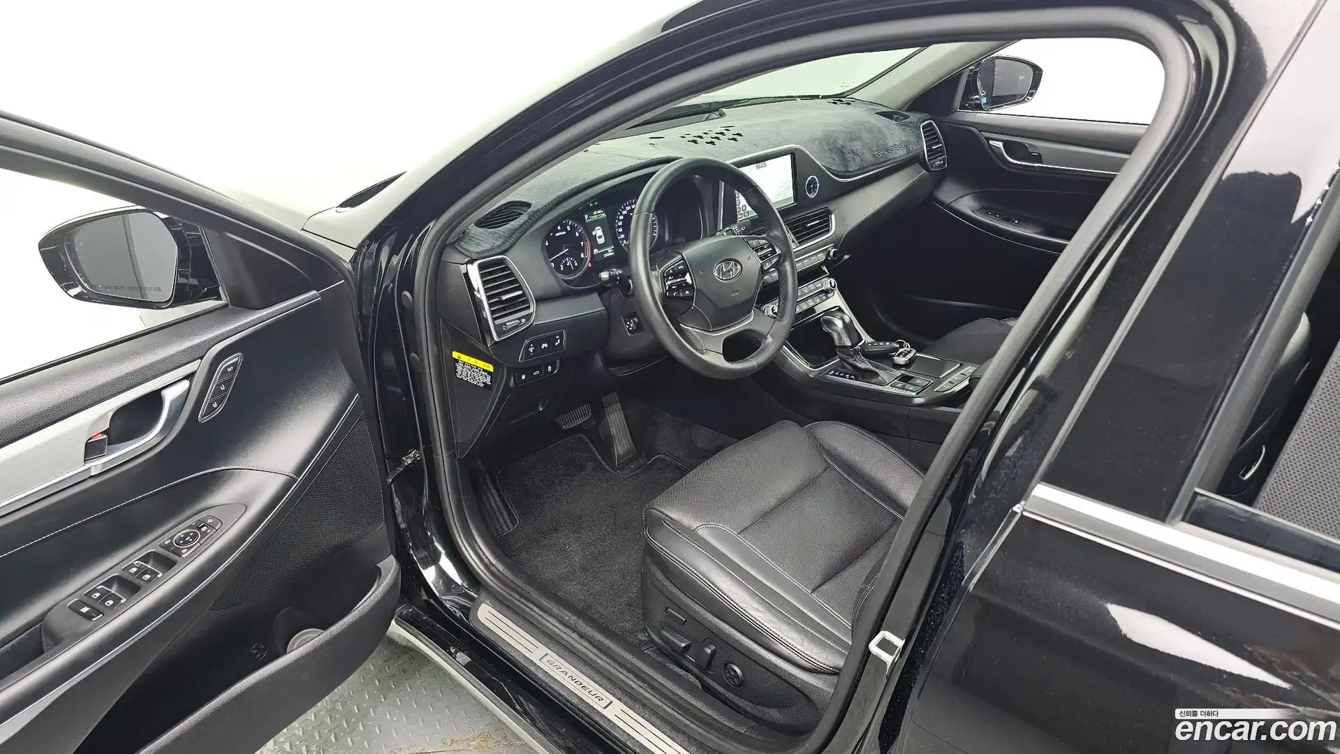 Grandeur Hyundai 2017.5-INNER-010