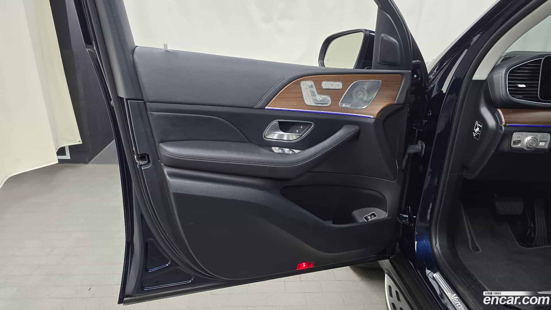 GLE-Class Mercedes-Benz 2021.3-INNER-034