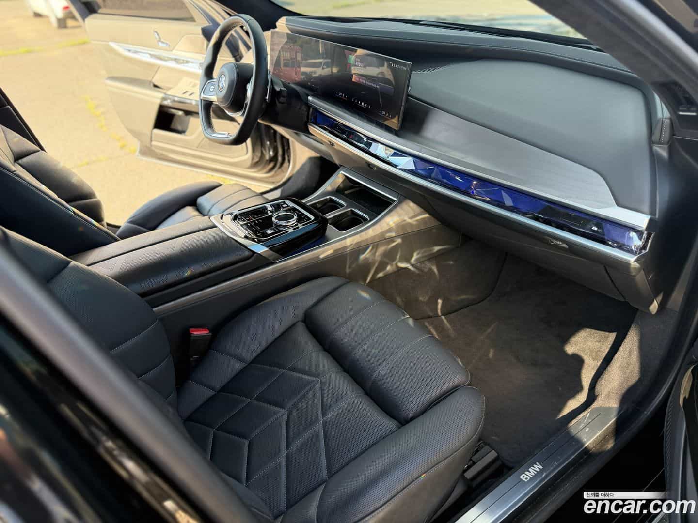 7-Series BMW 2023.9-INNER-010