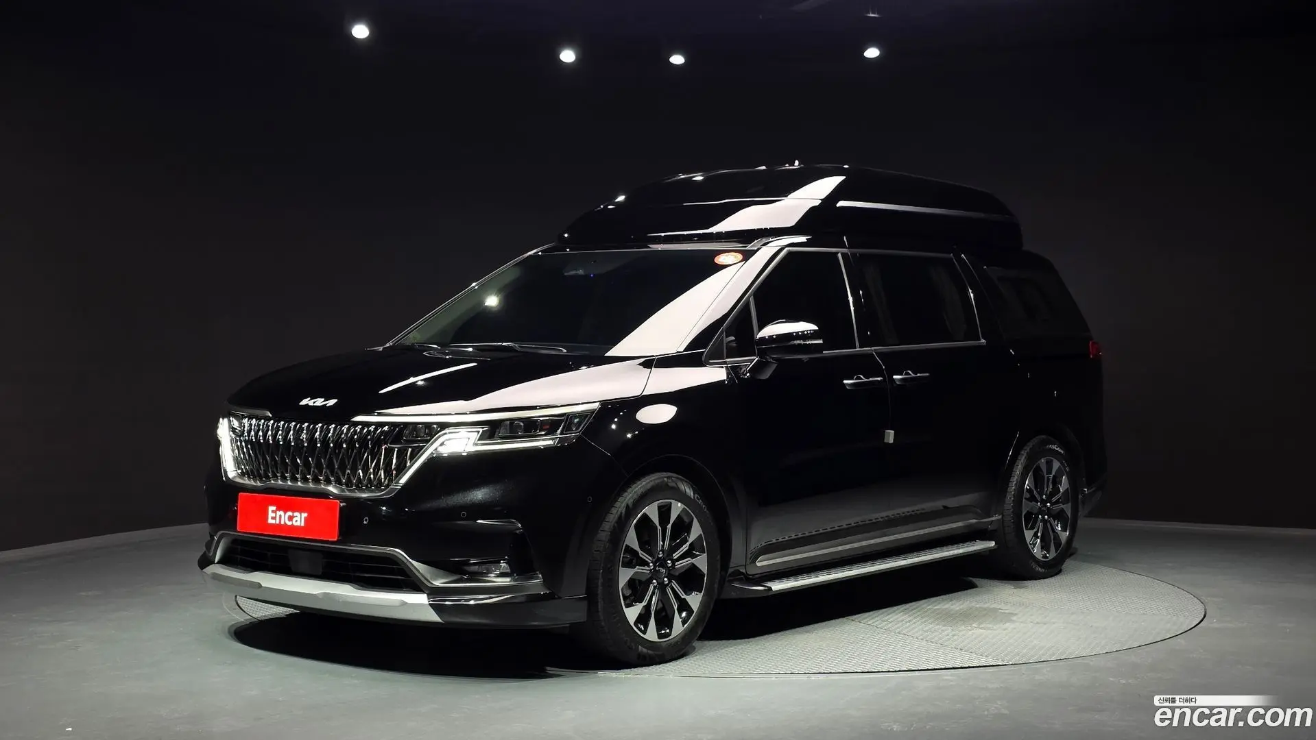 Main__Slider__Photo:Canival Kia 2023.0-0