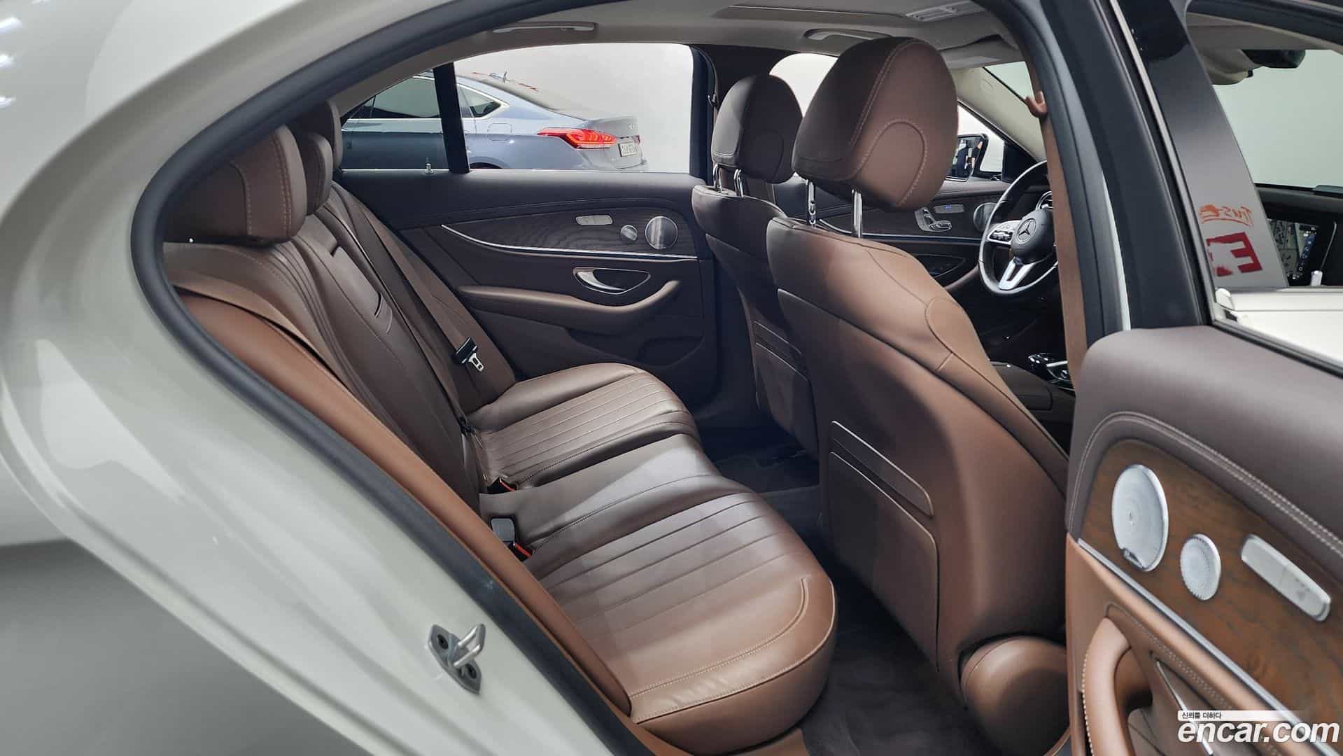 E-Class Mercedes-Benz 2018.11-OPTION-015
