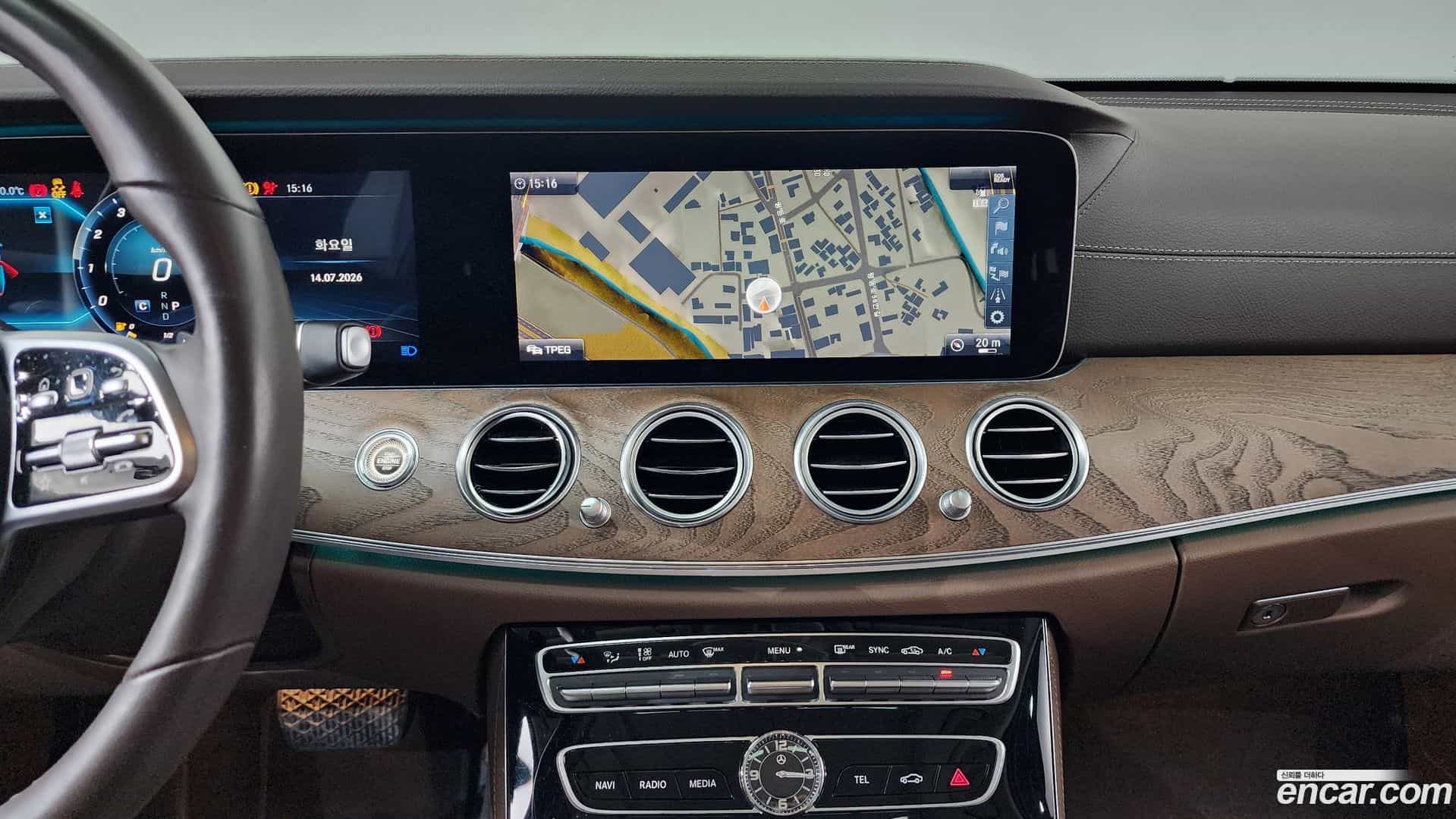 E-Class Mercedes-Benz 2018.11-OPTION-016