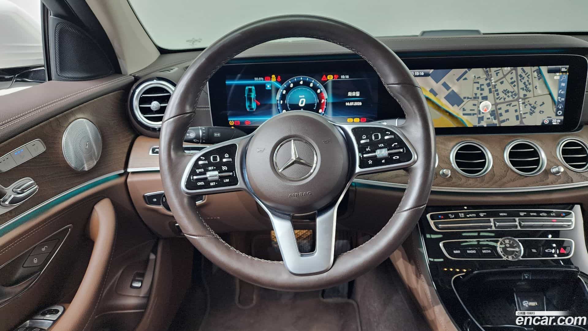 E-Class Mercedes-Benz 2018.11-OPTION-017