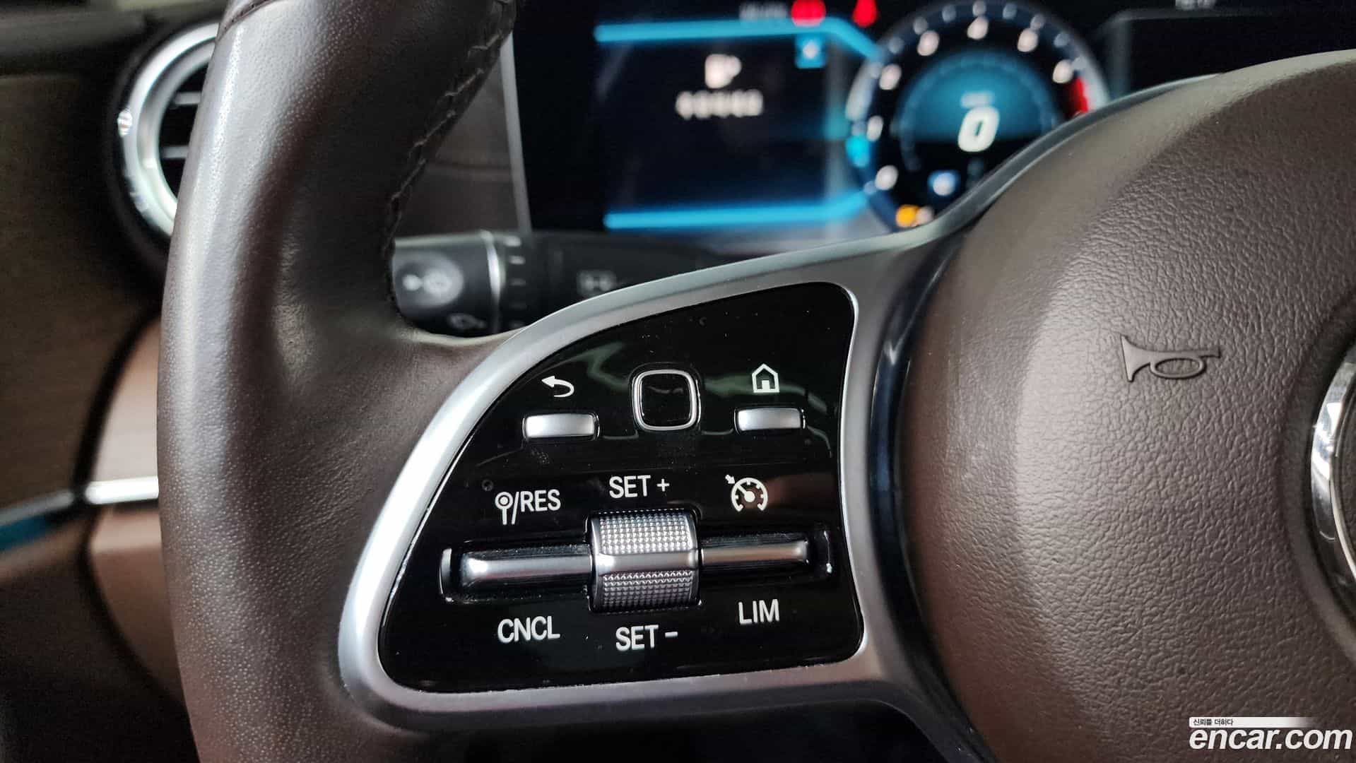 E-Class Mercedes-Benz 2018.11-OPTION-021