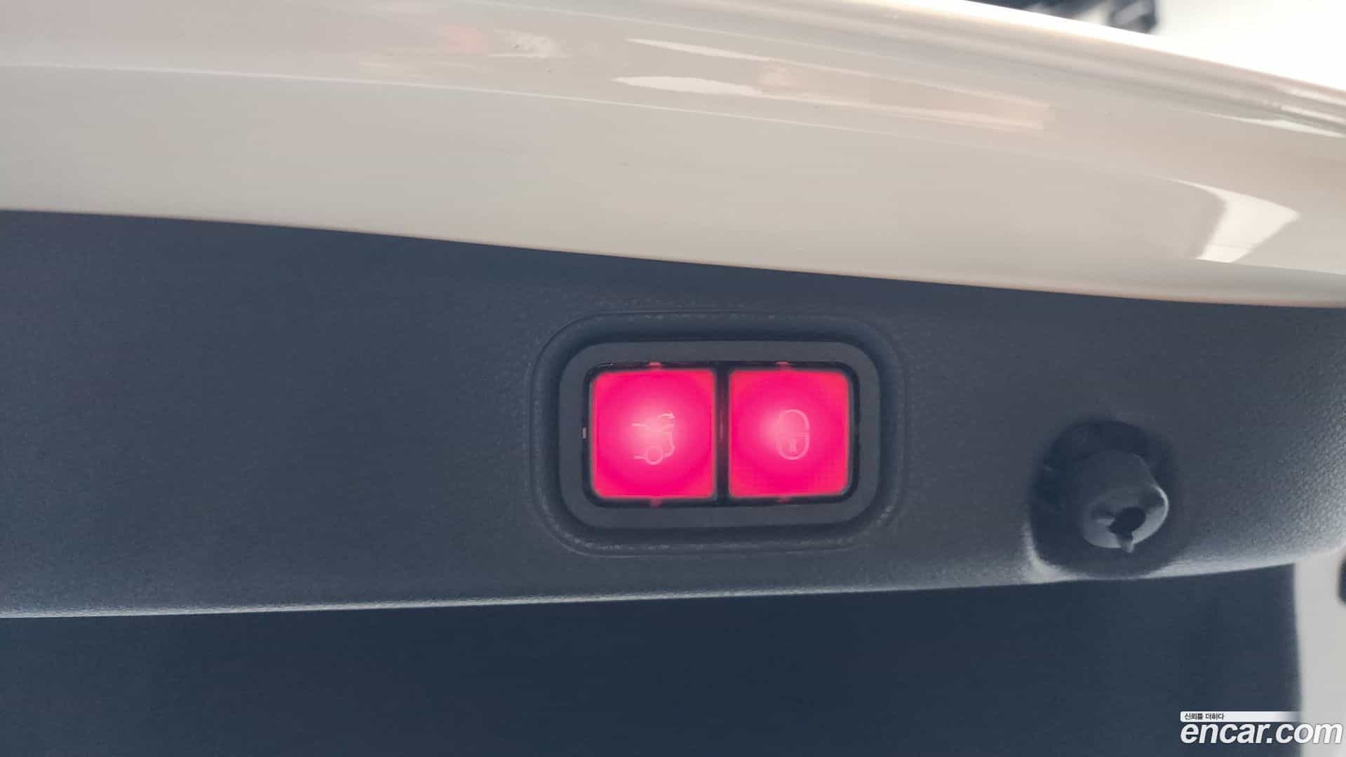 E-Class Mercedes-Benz 2018.11-OPTION-023