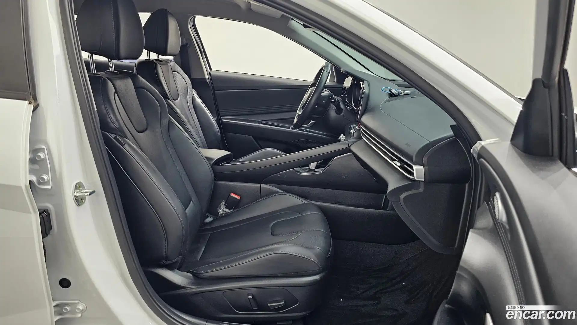 AVANTE Hyundai 2022.4-OPTION-015