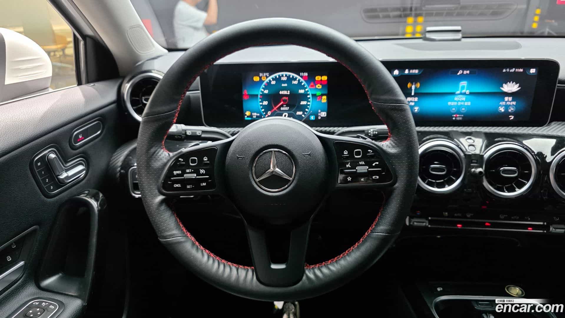A-Class Mercedes-Benz 2019.10-OPTION-017