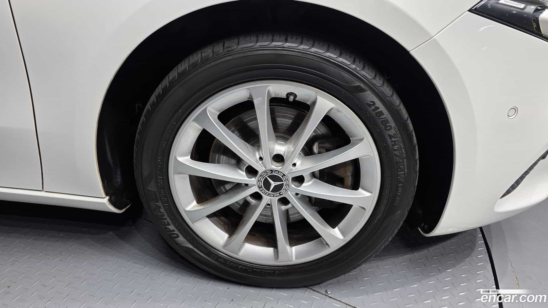 A-Class Mercedes-Benz 2019.10-OUTER-031