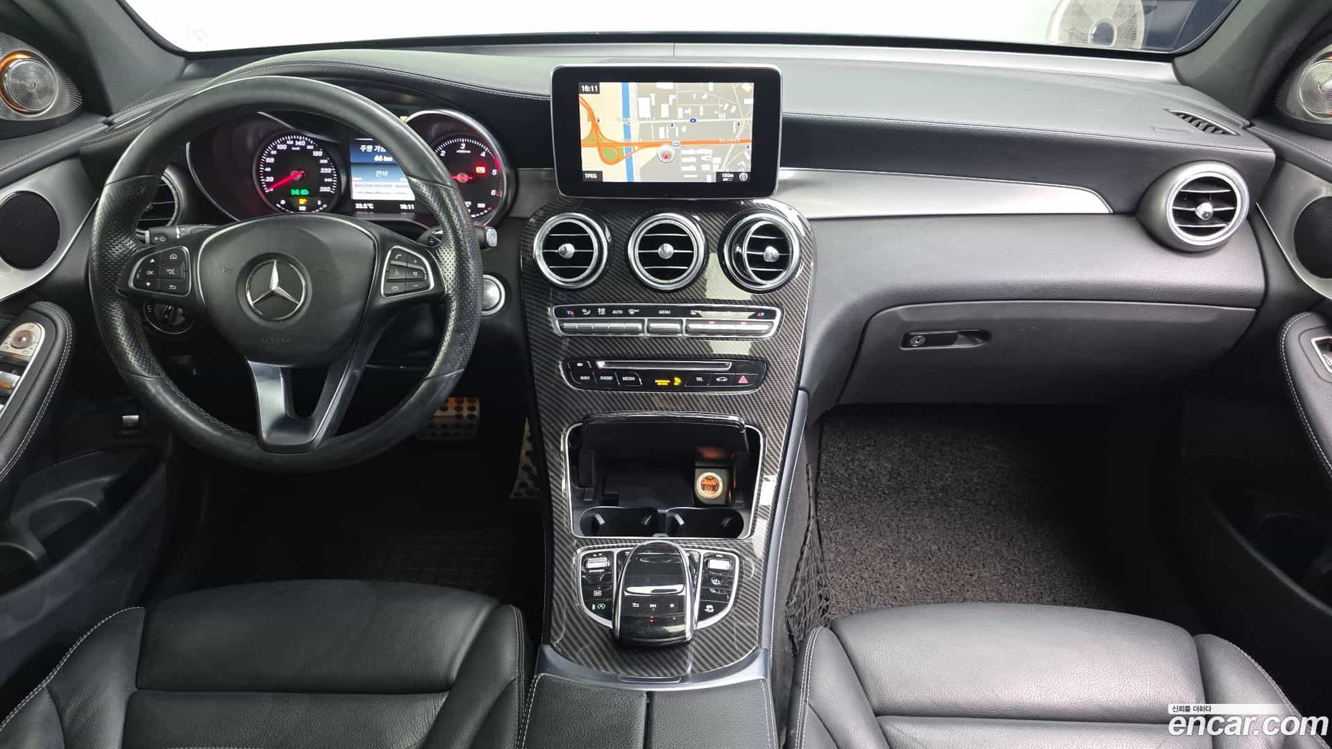 GLC-Class Mercedes-Benz 2017.6-INNER-007