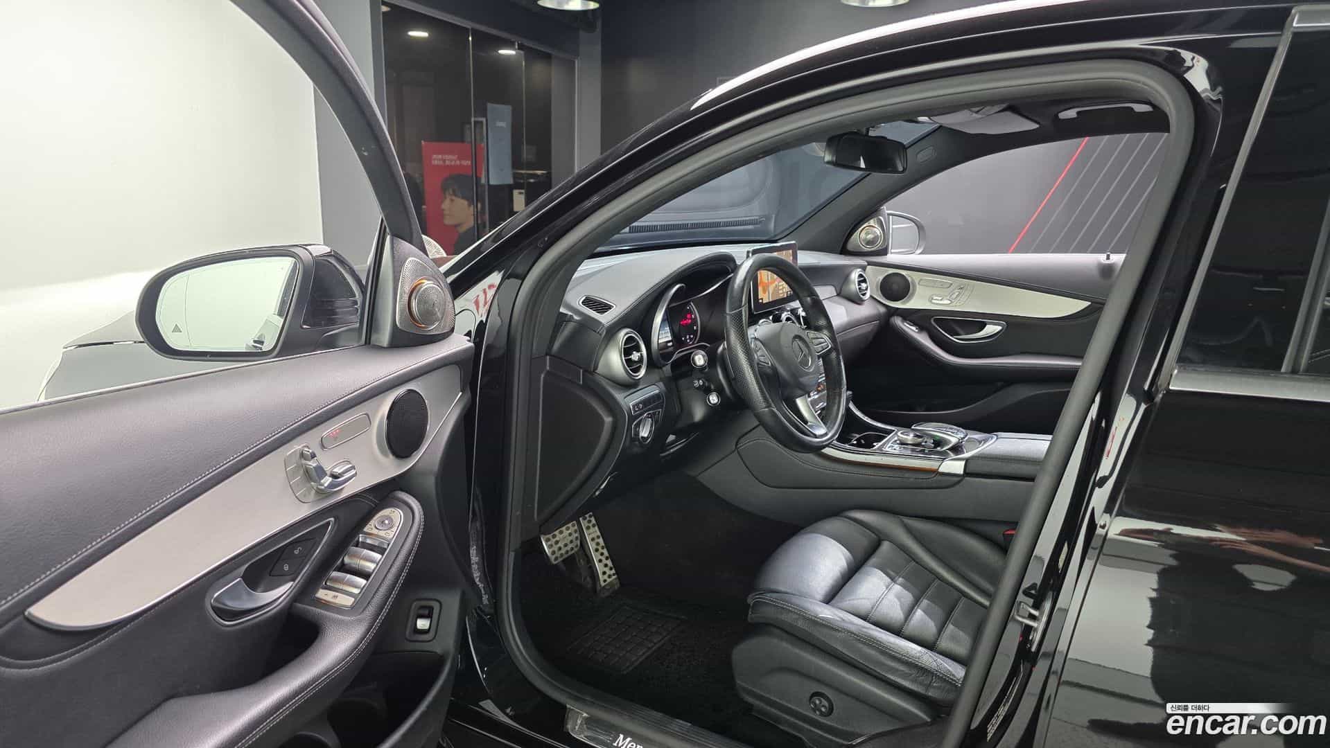 GLC-Class Mercedes-Benz 2017.6-INNER-010