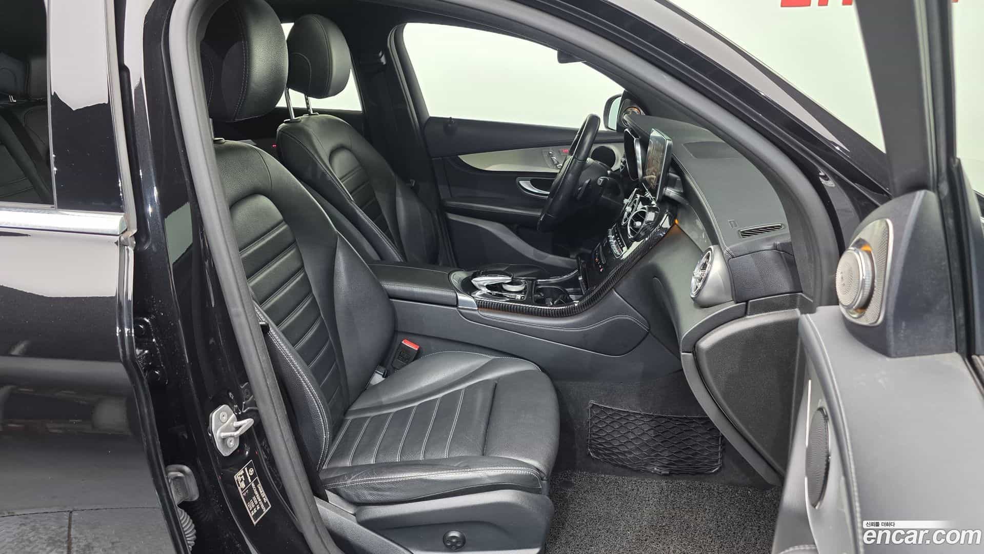 GLC-Class Mercedes-Benz 2017.6-OPTION-015