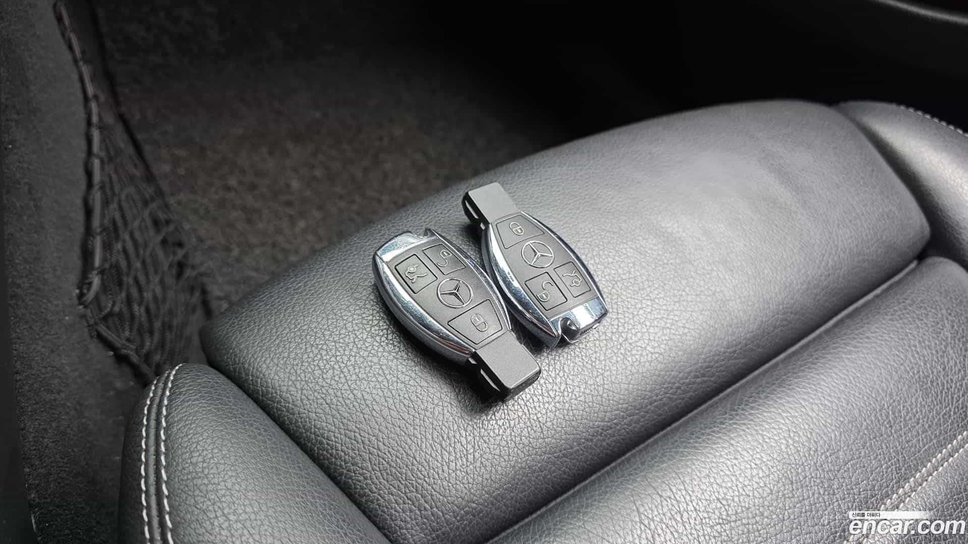 GLC-Class Mercedes-Benz 2017.6-OPTION-022