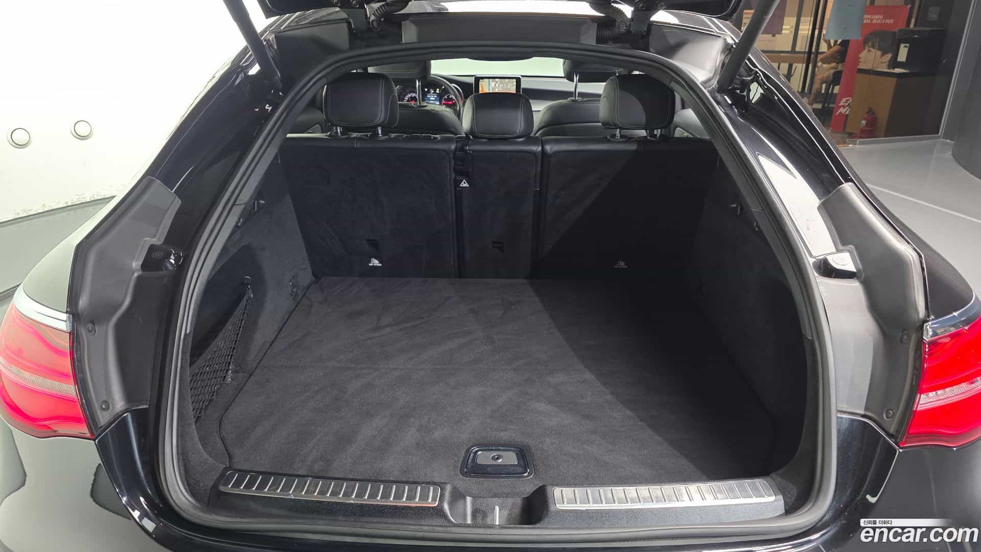 GLC-Class Mercedes-Benz 2017.6-OPTION-024