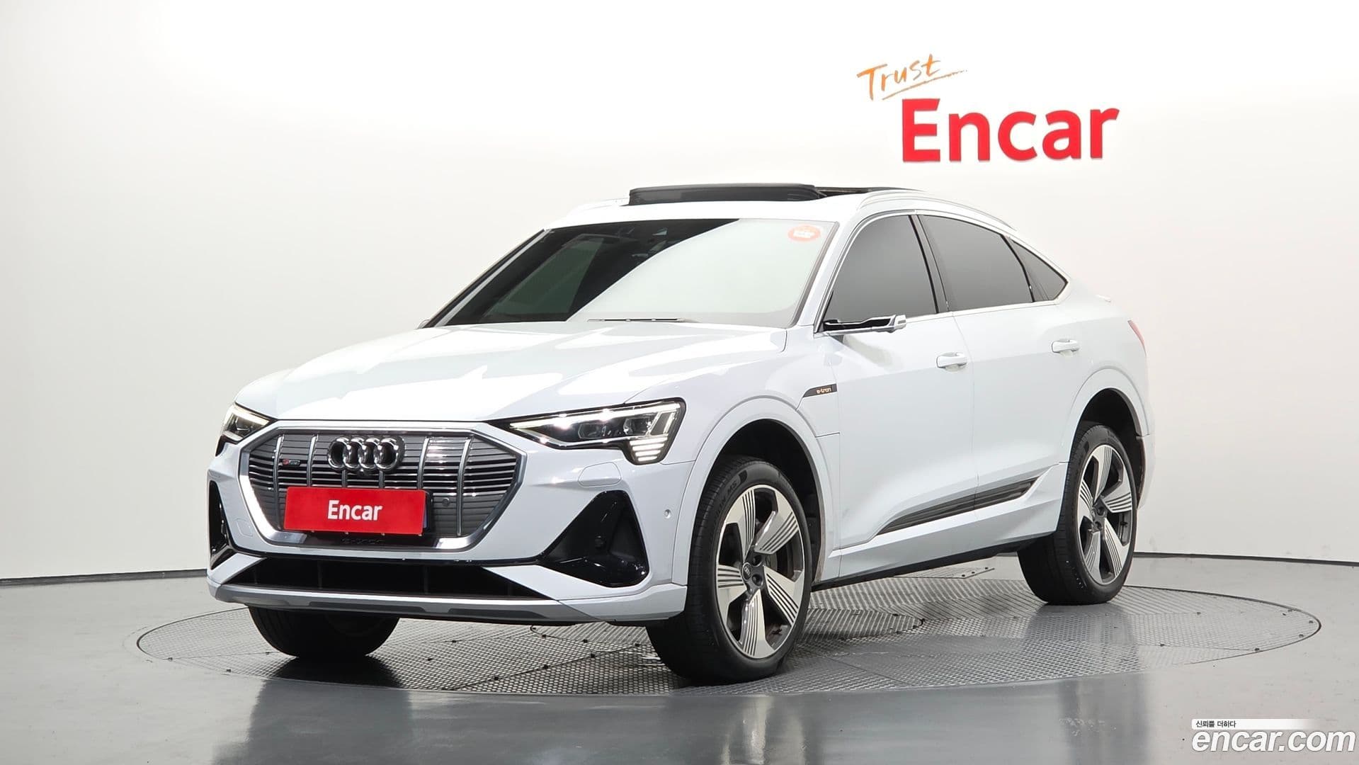 Main__Slider__Photo:e-tron Audi 2022.3-0