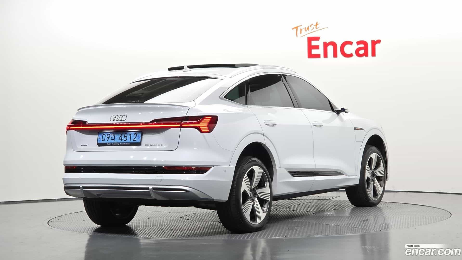 e-tron Audi 2022.3-OUTER-002